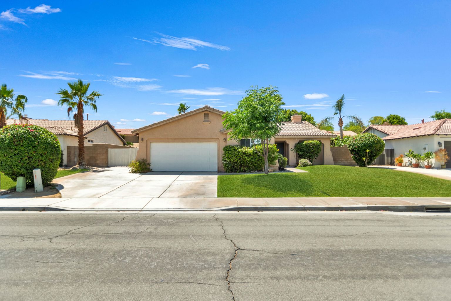 La Quinta, California, 92253, United States, 4 Bedrooms Bedrooms, ,2 BathroomsBathrooms,Residential,For Sale,1921262