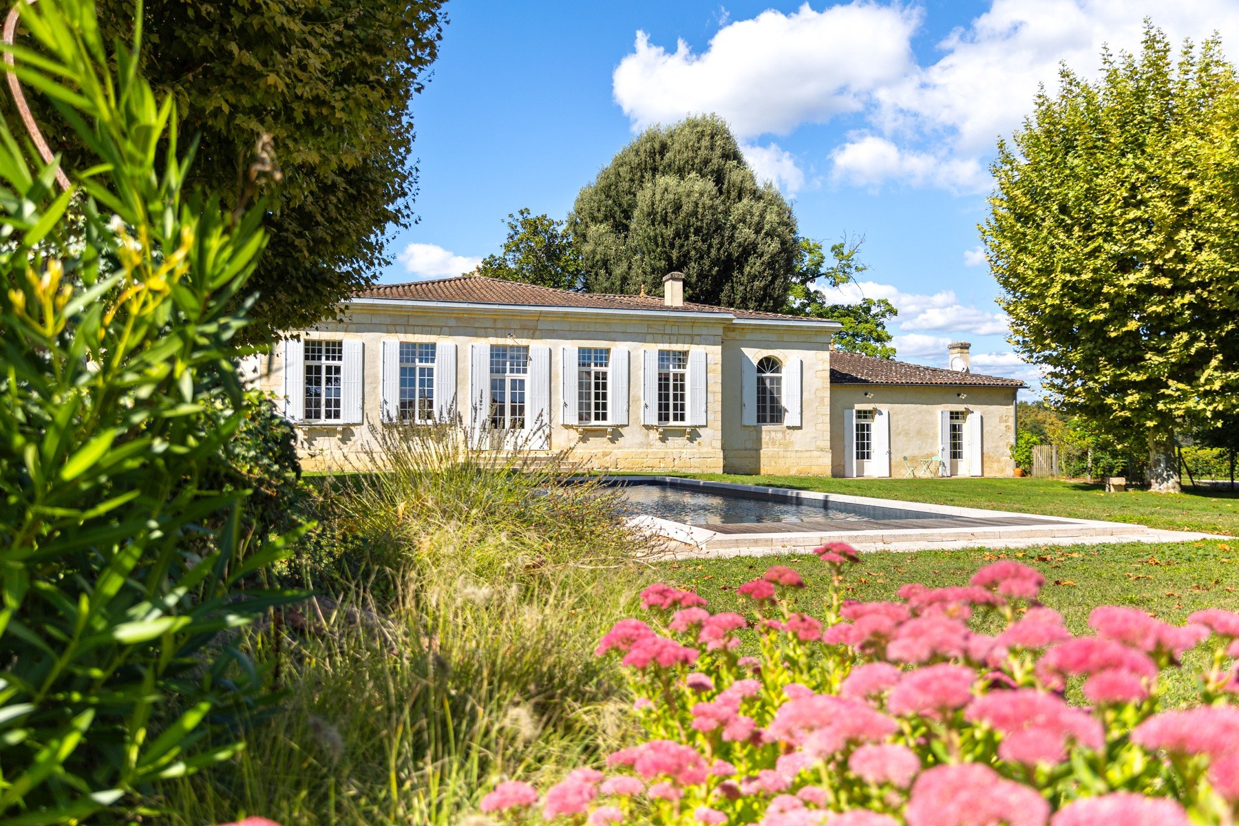 STUNNING COUNTRYSIDE PROPERTY - 30MN FROM BORDEAUX - SWIMMING POOL - GARAGES - … - 物件實景