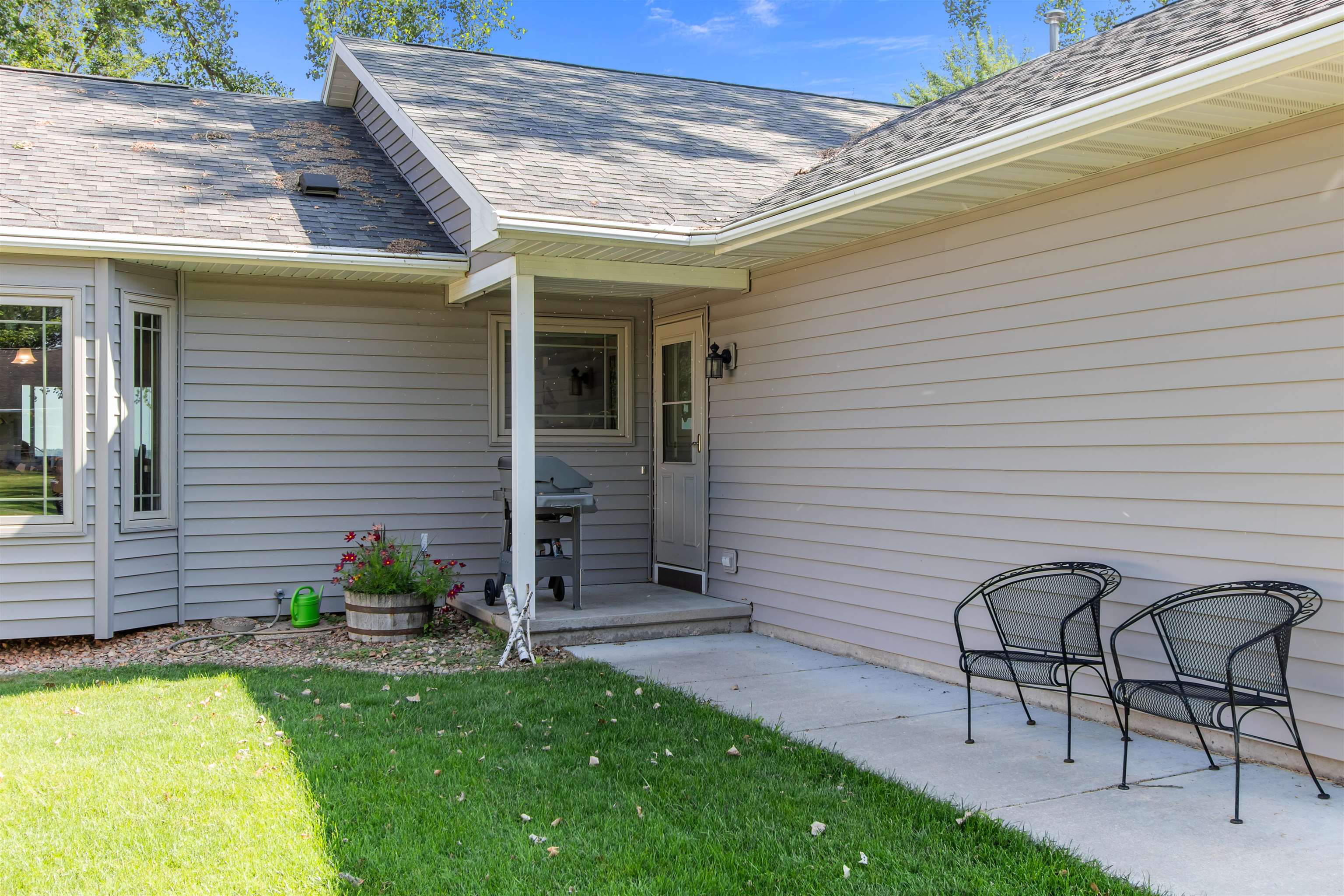 WINNECONNE, Wisconsin, 54986, United States, 2 Bedrooms Bedrooms, ,2 BathroomsBathrooms,Residential,For Sale,1926220
