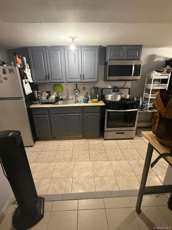 Brooklyn, New York, 11208, United States, 7 Bedrooms Bedrooms, ,3 BathroomsBathrooms,Residential,For Sale,1984304