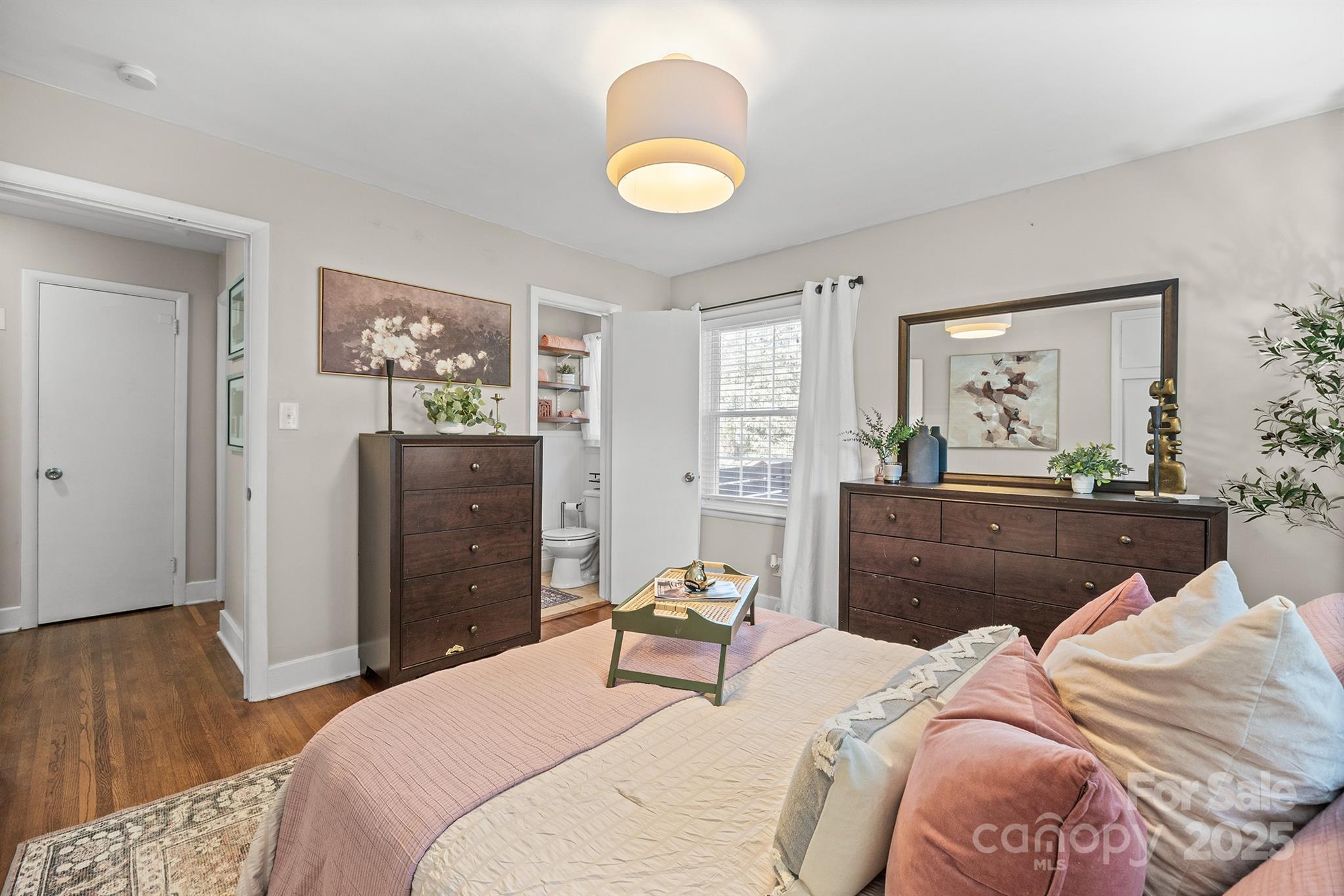 Charlotte, North Carolina, 28210, United States, 3 Bedrooms Bedrooms, ,2 BathroomsBathrooms,Residential,For Sale,1950475