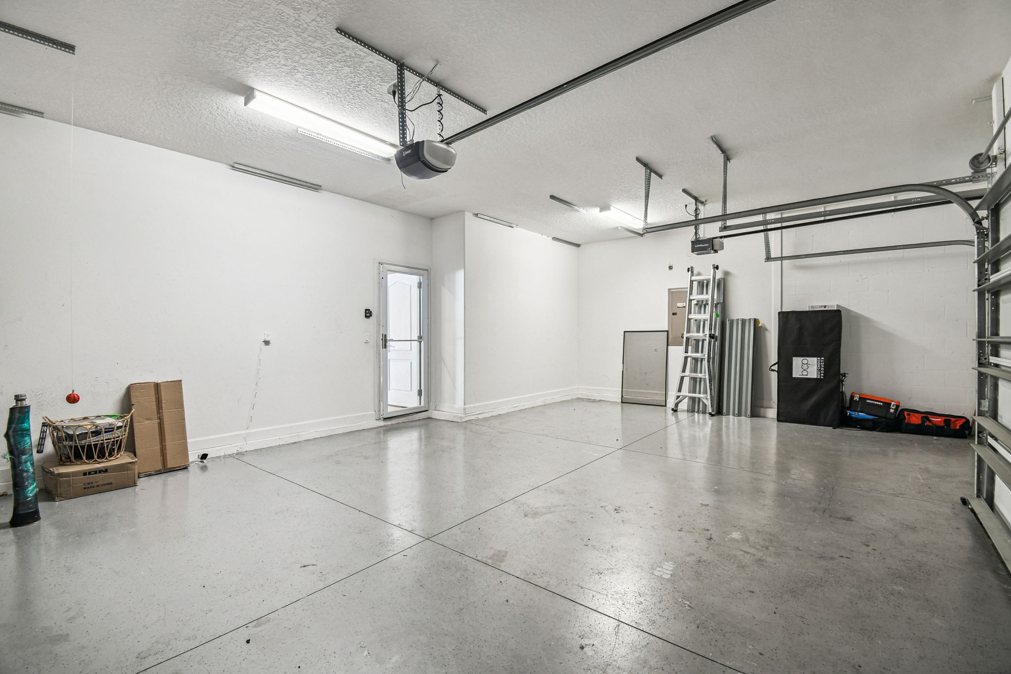 New Port Richey, Florida, 34655, United States, 6 Bedrooms Bedrooms, ,4 BathroomsBathrooms,Residential,For Sale,1980137