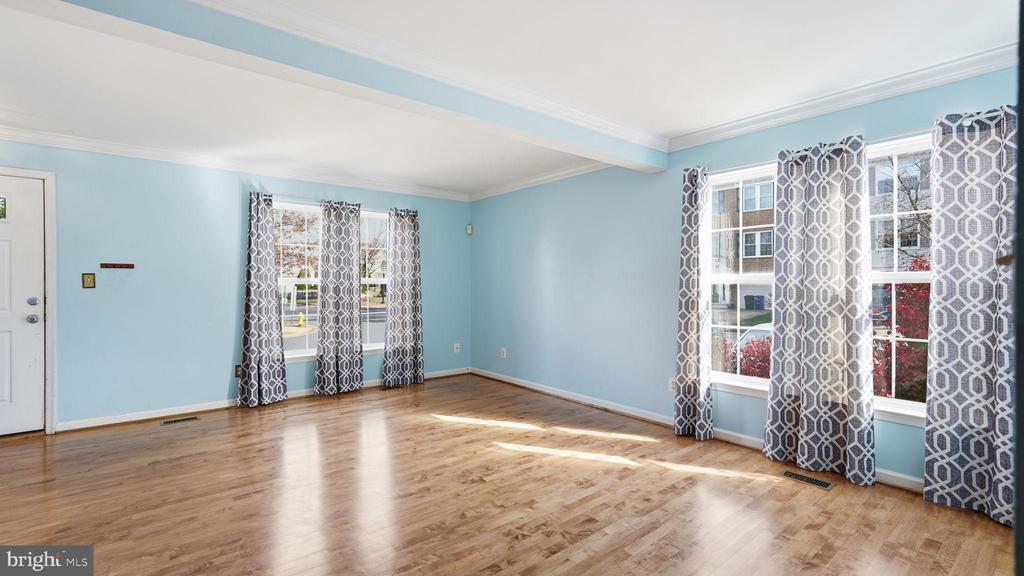 Gainesville, Virginia, 20155, United States, 3 Bedrooms Bedrooms, ,2 BathroomsBathrooms,Residential,For Sale,1989623