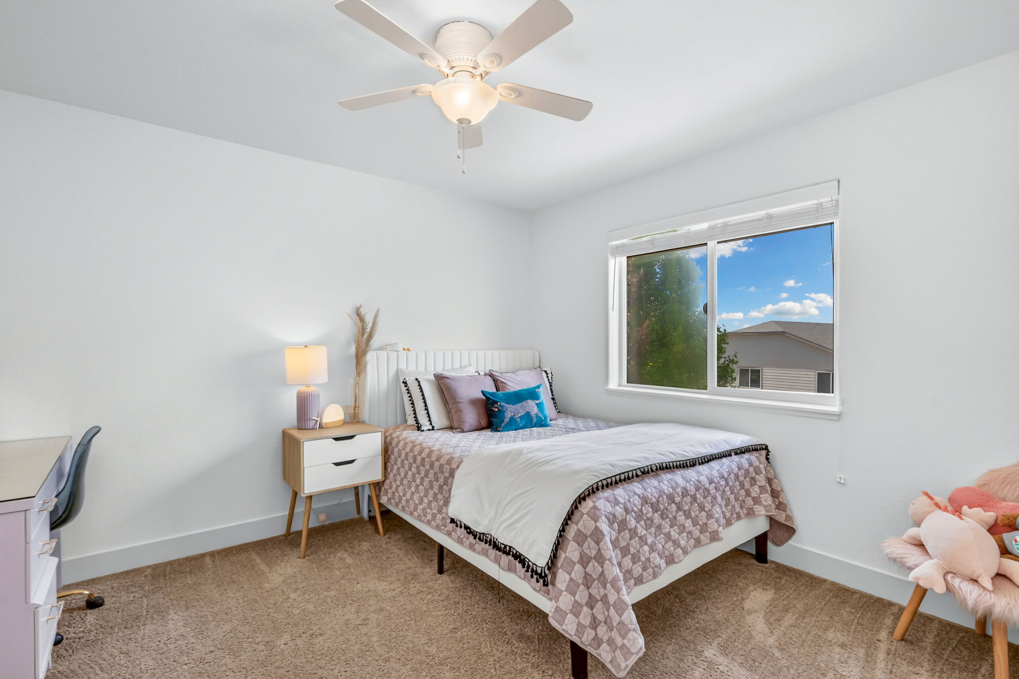  Great 2 Story With Main Floor Master Located Between Raindance and Pelican Lakes - 物件實景