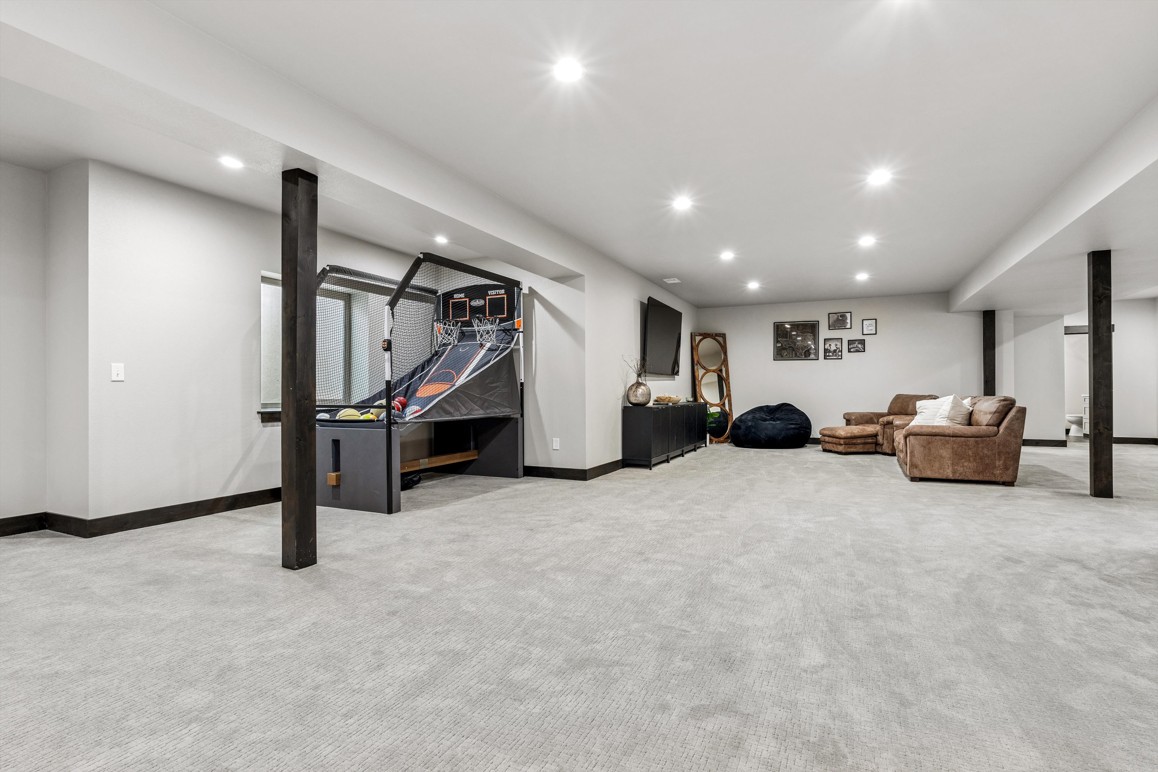  Discover Redefined Living in this Beautifully Designed Home - 物件實景