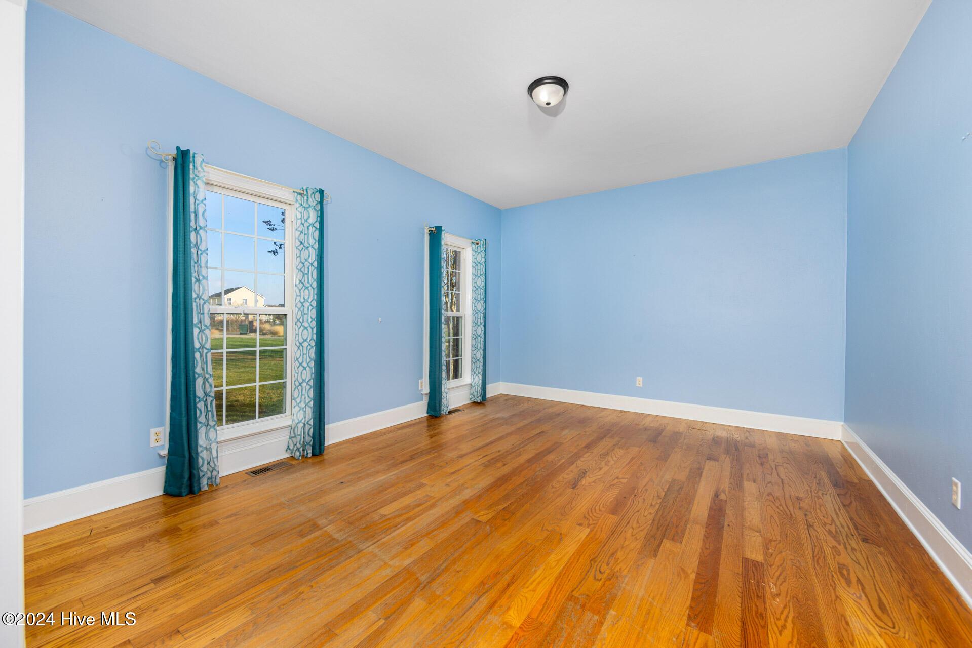 Currituck, North Carolina, 27929, United States, 4 Bedrooms Bedrooms, ,4 BathroomsBathrooms,Residential,For Sale,1849903