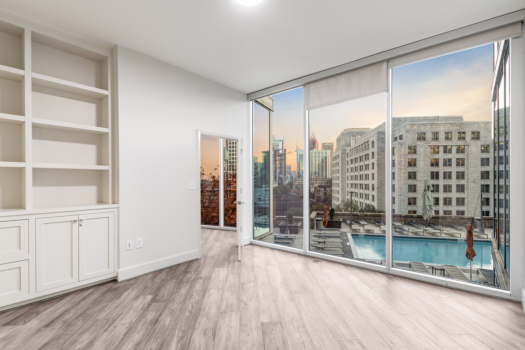  Iconic Intown Living at 1010 Midtown - 物件實景