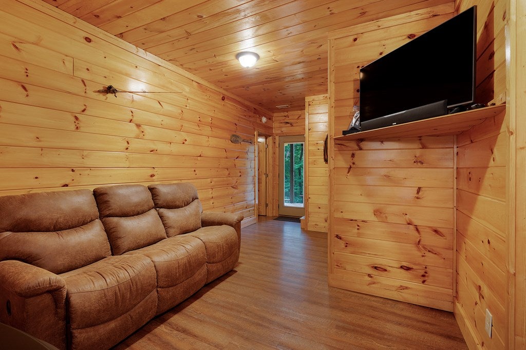 Ellijay, Georgia, 30540, United States, 3 Bedrooms Bedrooms, ,3 BathroomsBathrooms,Residential,For Sale,1837268