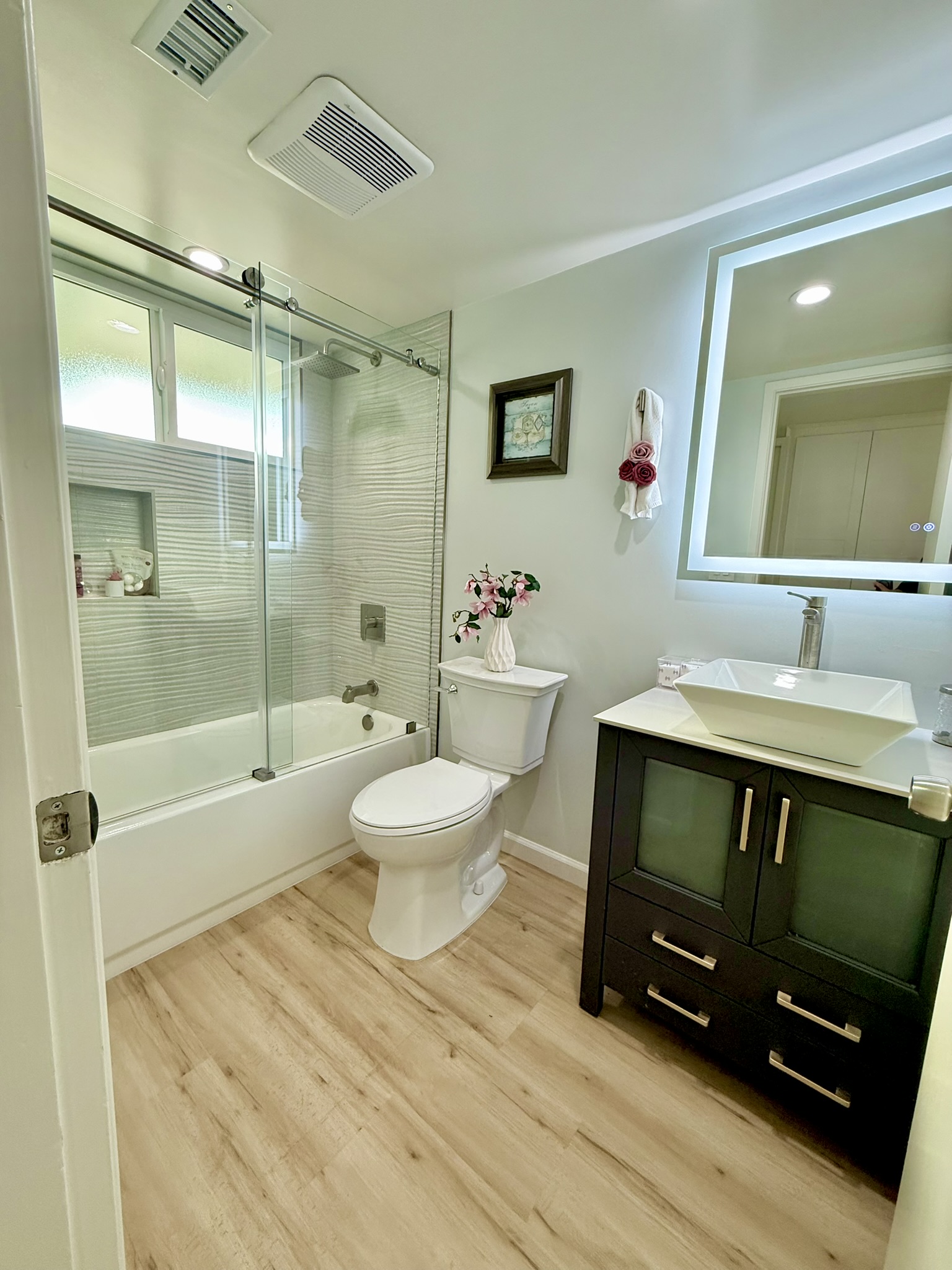 Los Alamitos, California, 90720, United States, 5 Bedrooms Bedrooms, ,4 BathroomsBathrooms,Residential,For Sale,1895084
