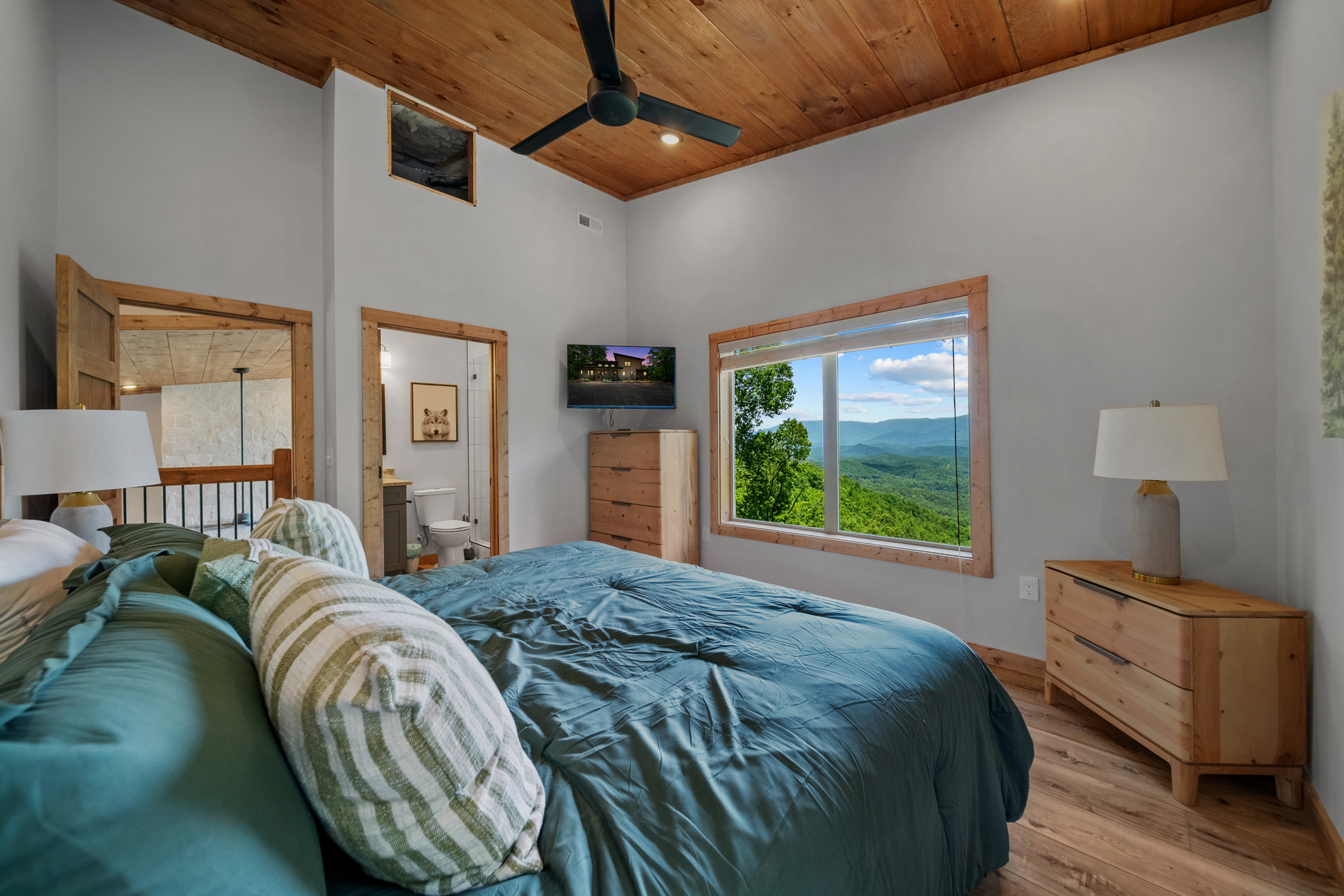 Sevierville, Tennessee, 37862, United States, 5 Bedrooms Bedrooms, ,6 BathroomsBathrooms,Residential,For Sale,1914652