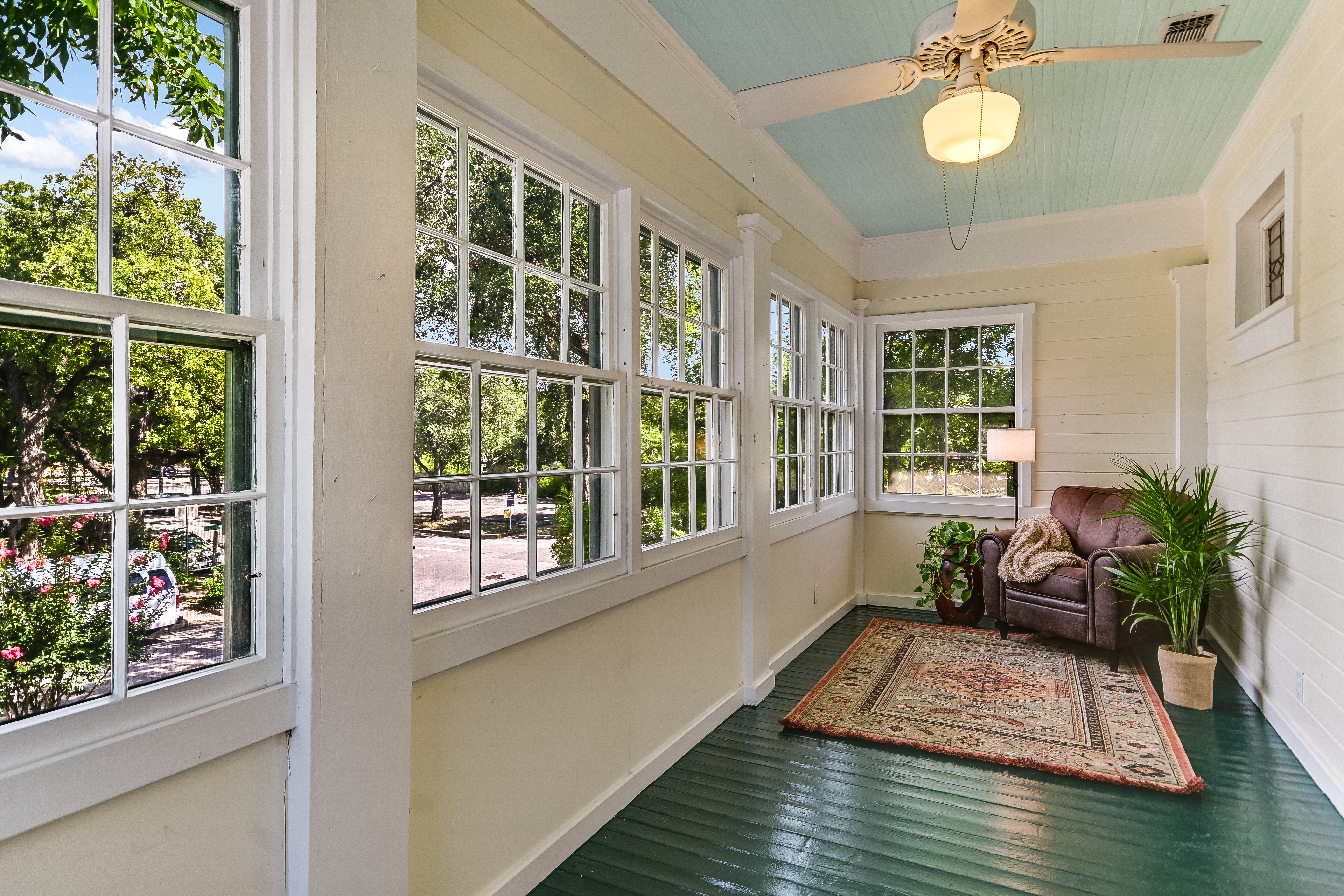  1922 Colonial Revival in Historic Hyde Park Neighborhood - 物件實景