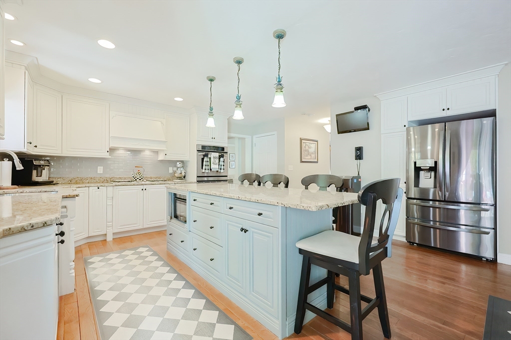Northbridge, Massachusetts, 01534, United States, 4 Bedrooms Bedrooms, ,2 BathroomsBathrooms,Residential,For Sale,1977320