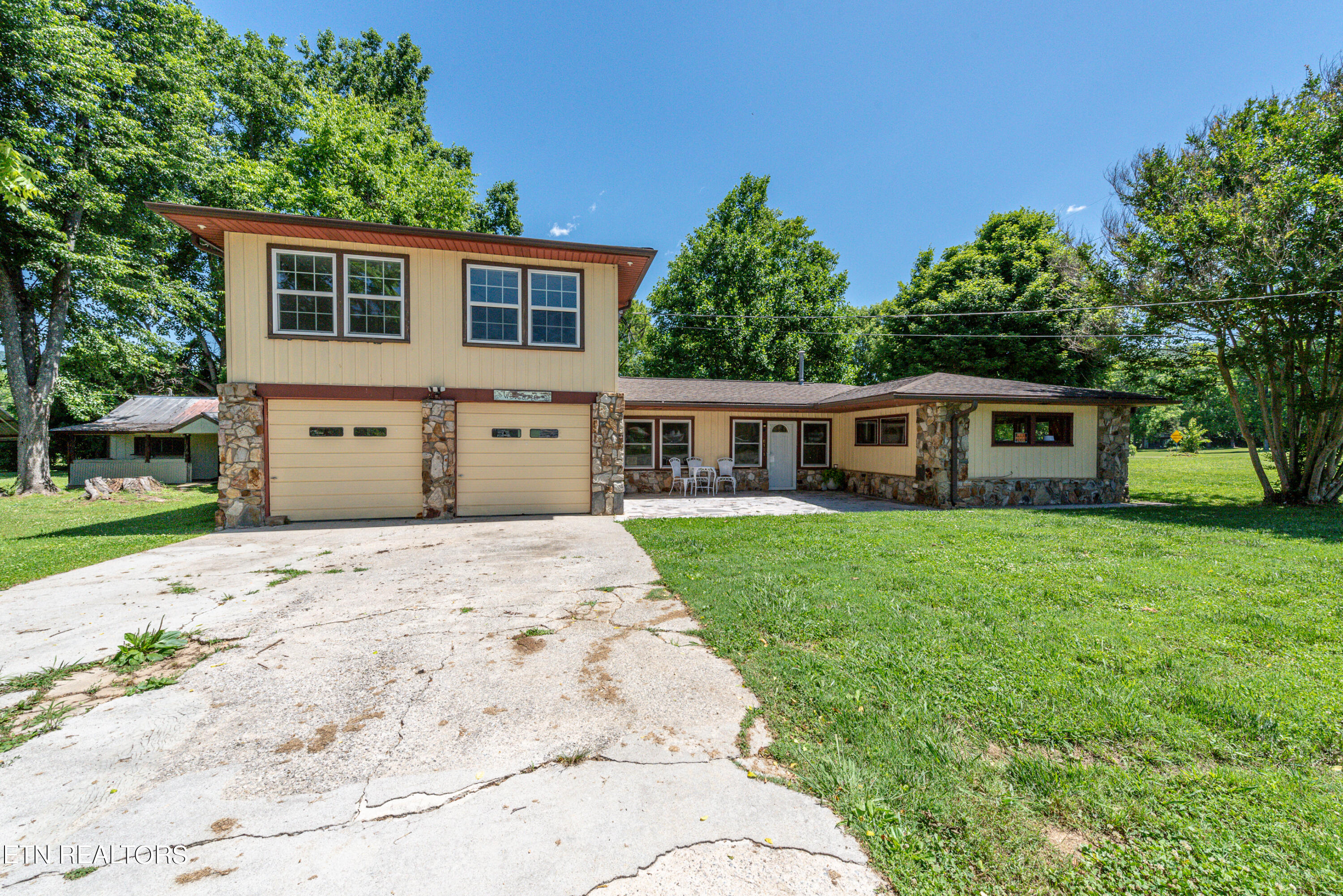 Townsend, Tennessee, 37882, United States, 3 Bedrooms Bedrooms, ,2 BathroomsBathrooms,Residential,For Sale,1984041