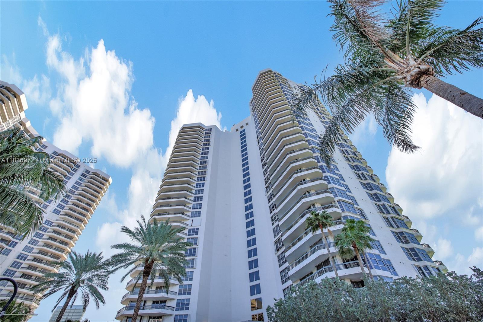 Aventura, Florida, 33180, United States, 2 Bedrooms Bedrooms, ,2 BathroomsBathrooms,Residential,For Sale,1895458