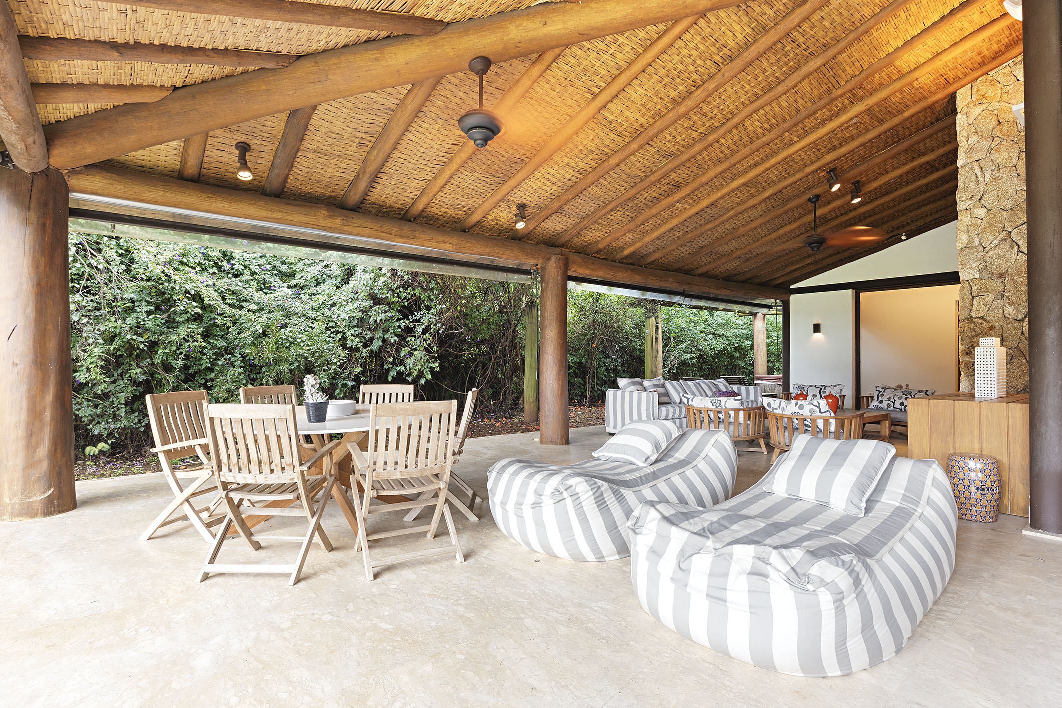  Farmhouse-Style Residence with Permanent Views of the Golf Course - 物件實景