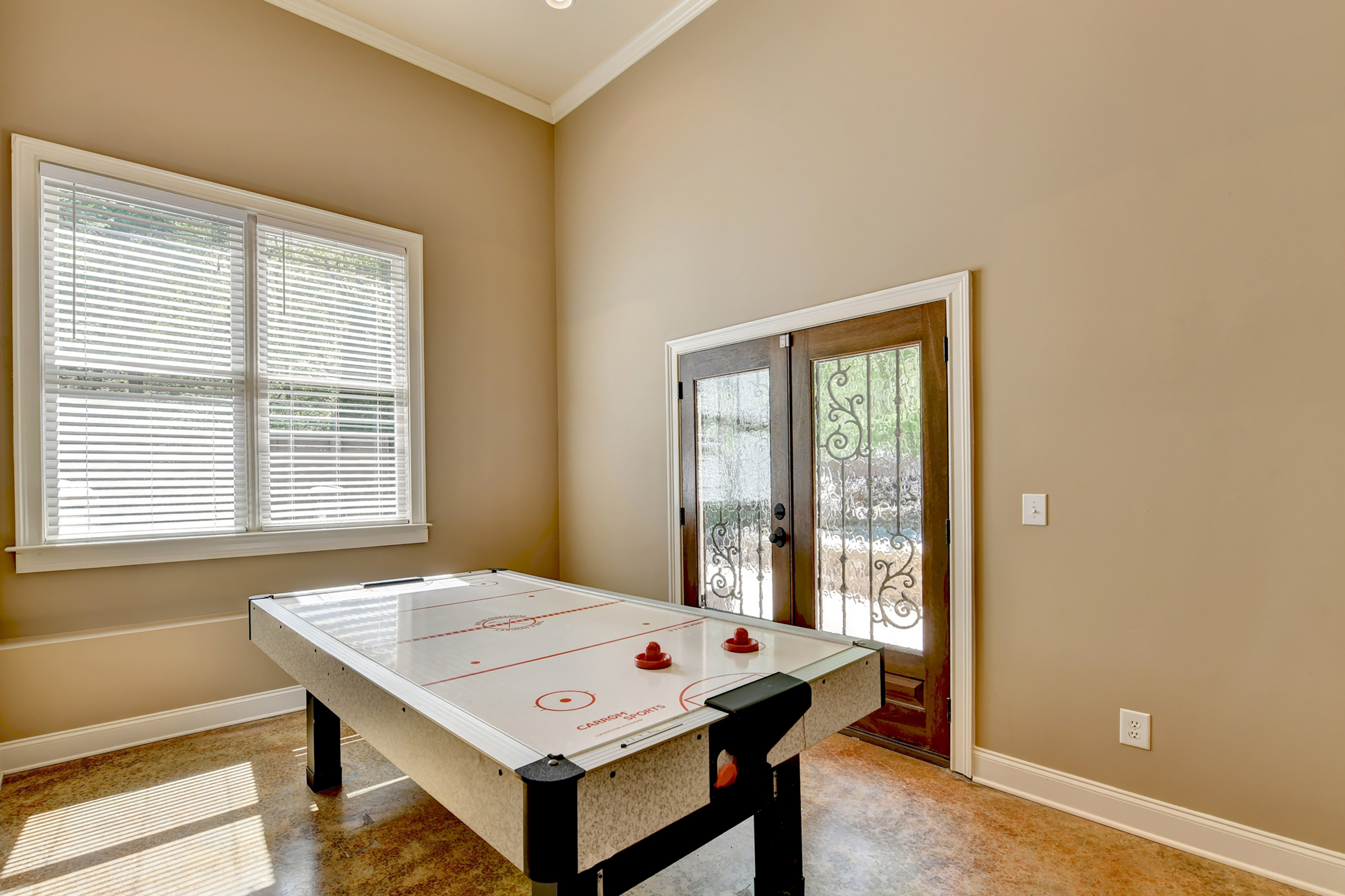  Luxury, Comfort and Privacy in One of Roswell