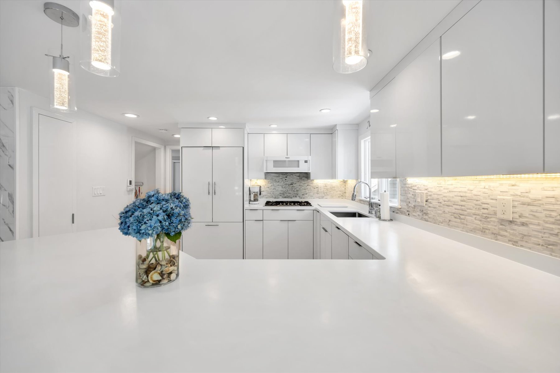  Beautifully Remodeled Cape Style Home - 物件實景