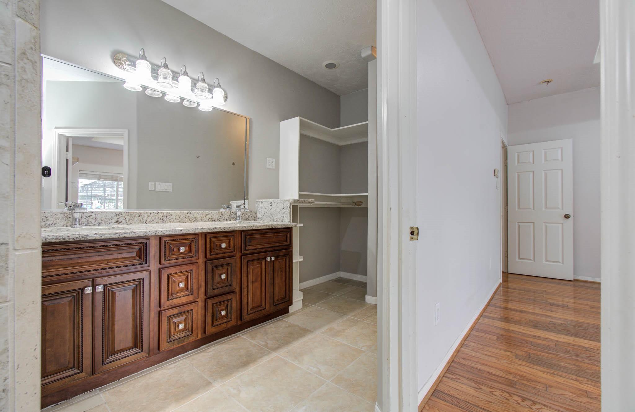 Houston, Texas, 77031, United States, 7 Bedrooms Bedrooms, ,6 BathroomsBathrooms,Residential,For Sale,1983766