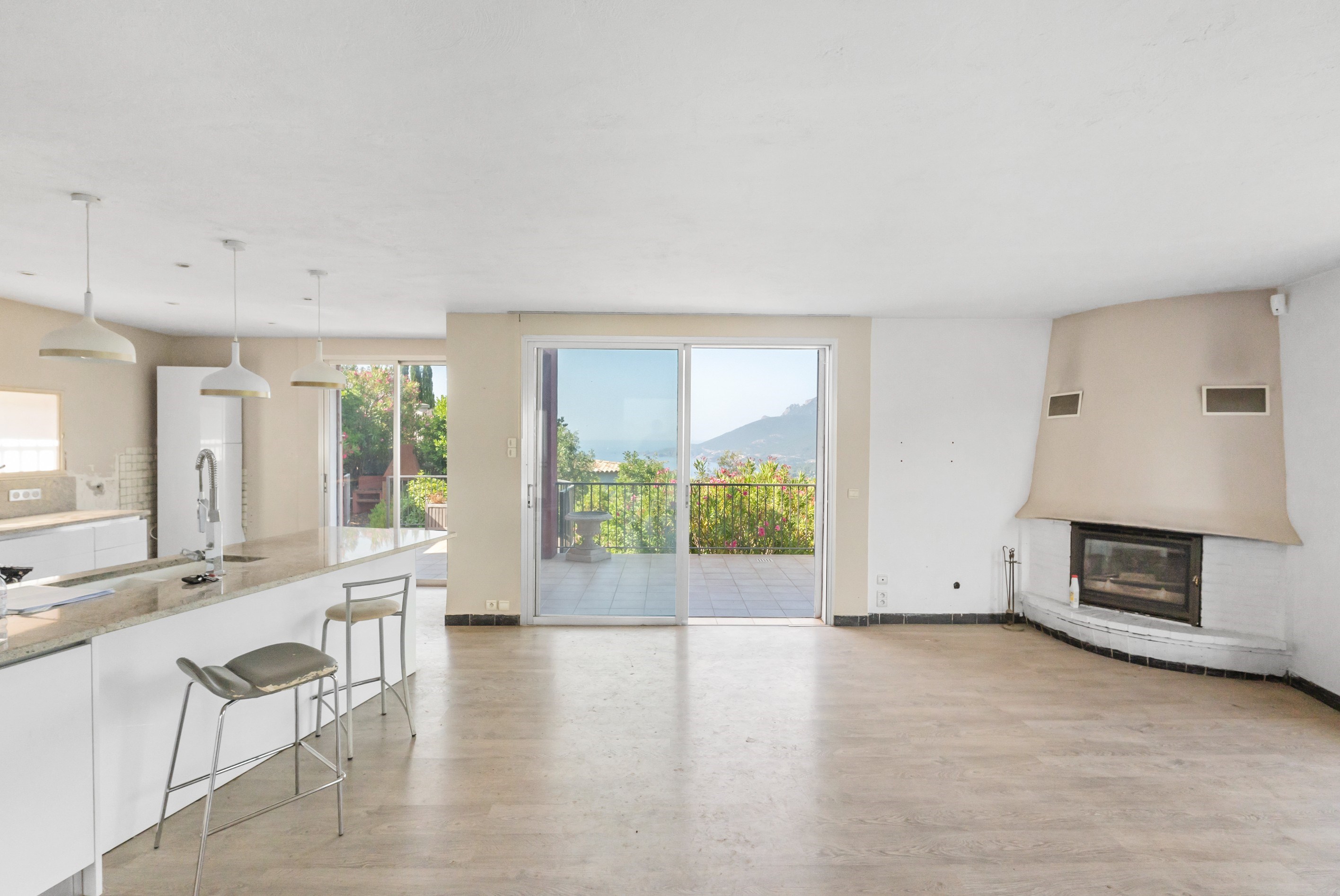  Sea view villa with approved renovation permit in Théoule-sur-Mer - 物件實景