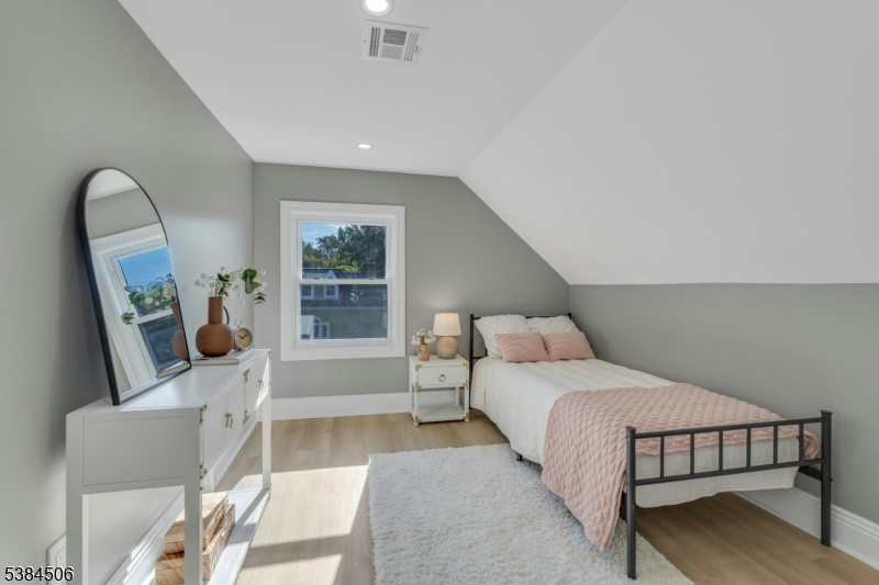 Montclair Twp., New Jersey, 07042, United States, 6 Bedrooms Bedrooms, ,5 BathroomsBathrooms,Residential,For Sale,1947111