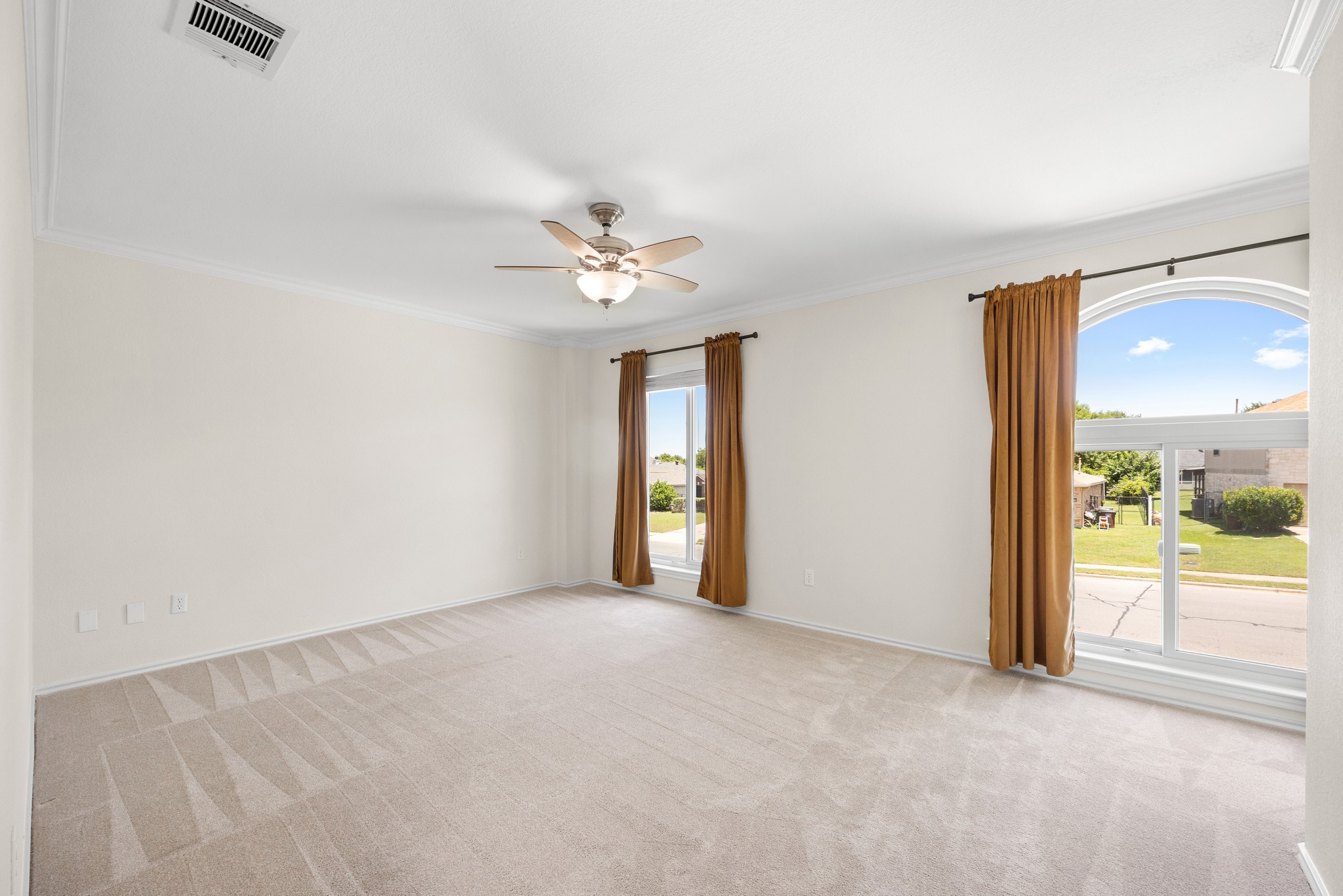  Updated home with pool in Round Rock - 物件實景