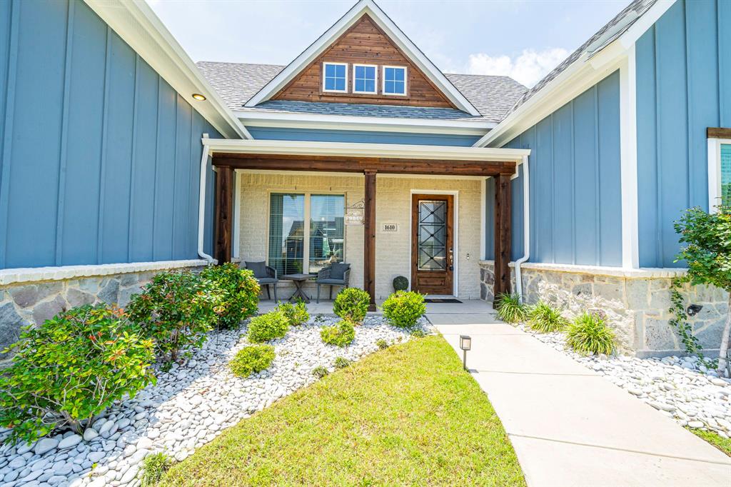 Waxahachie, Texas, 75165, United States, 4 Bedrooms Bedrooms, ,3 BathroomsBathrooms,Residential,For Sale,1980711