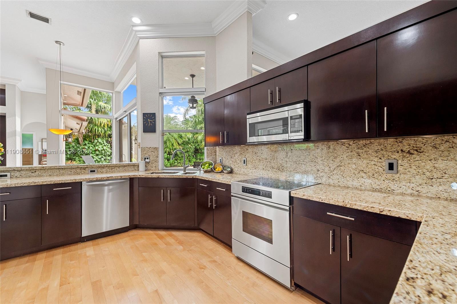 Weston, Florida, 33332, United States, 5 Bedrooms Bedrooms, ,4 BathroomsBathrooms,Residential,For Sale,1987743