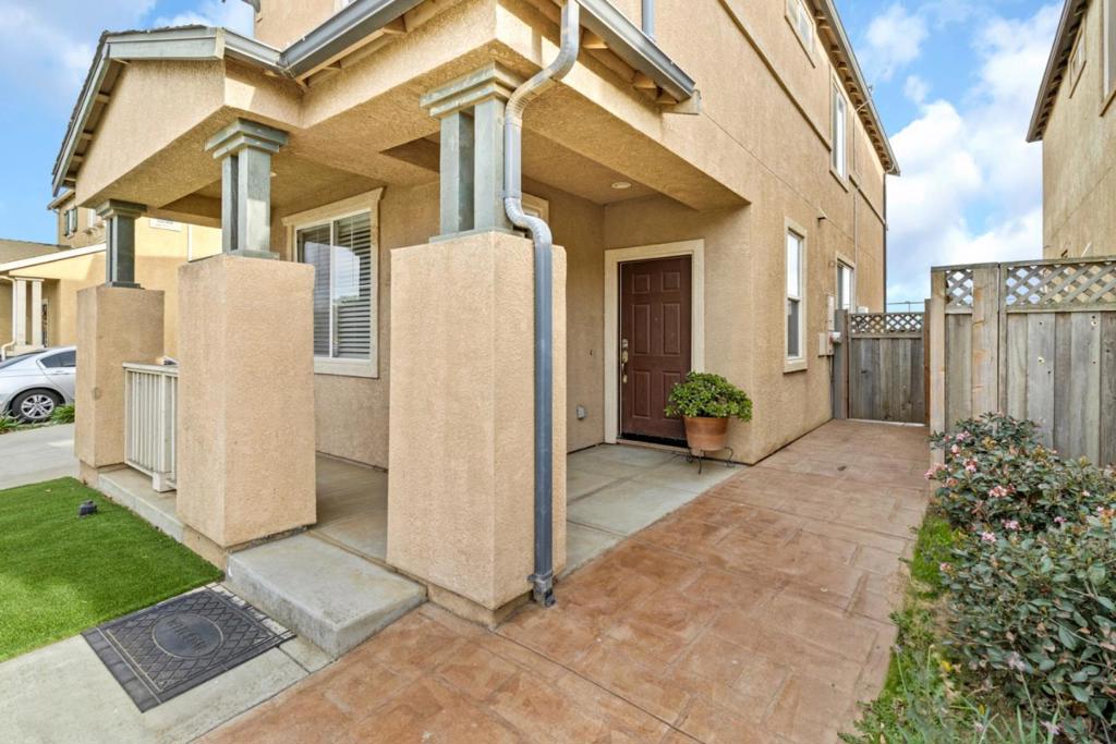 Greenfield, California, 93927, United States, 4 Bedrooms Bedrooms, ,3 BathroomsBathrooms,Residential,For Sale,1990832