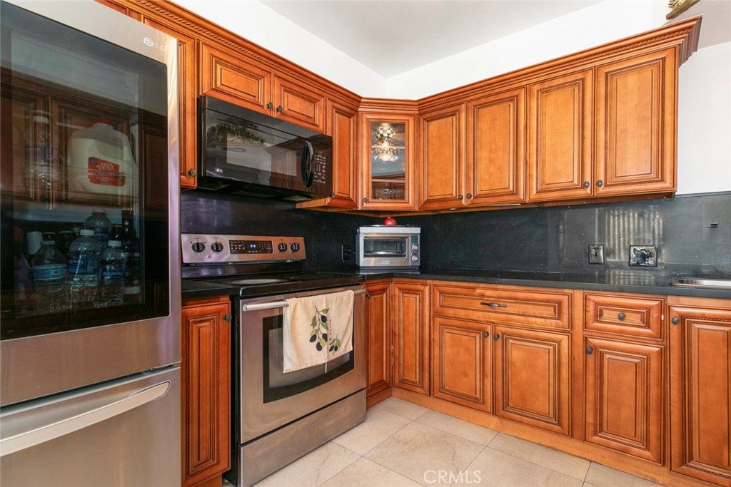 Los Angeles, California, 90027, United States, 2 Bedrooms Bedrooms, ,2 BathroomsBathrooms,Residential,For Sale,1939885