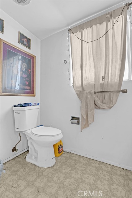 South Gate, California, 90280, United States, 4 Bedrooms Bedrooms, ,3 BathroomsBathrooms,Residential,For Sale,1937337