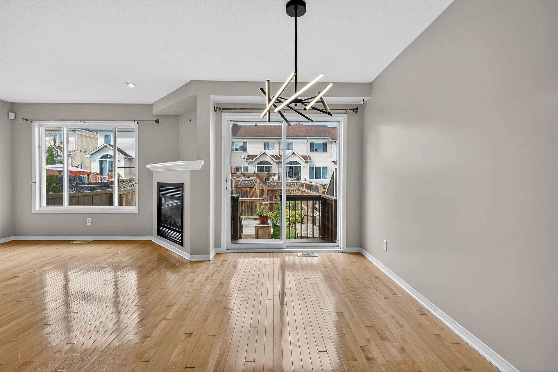 Ottawa, Ontario, K2W1E1, CA, 3 Bedrooms Bedrooms, ,3 BathroomsBathrooms,Residential,For Sale,1995671