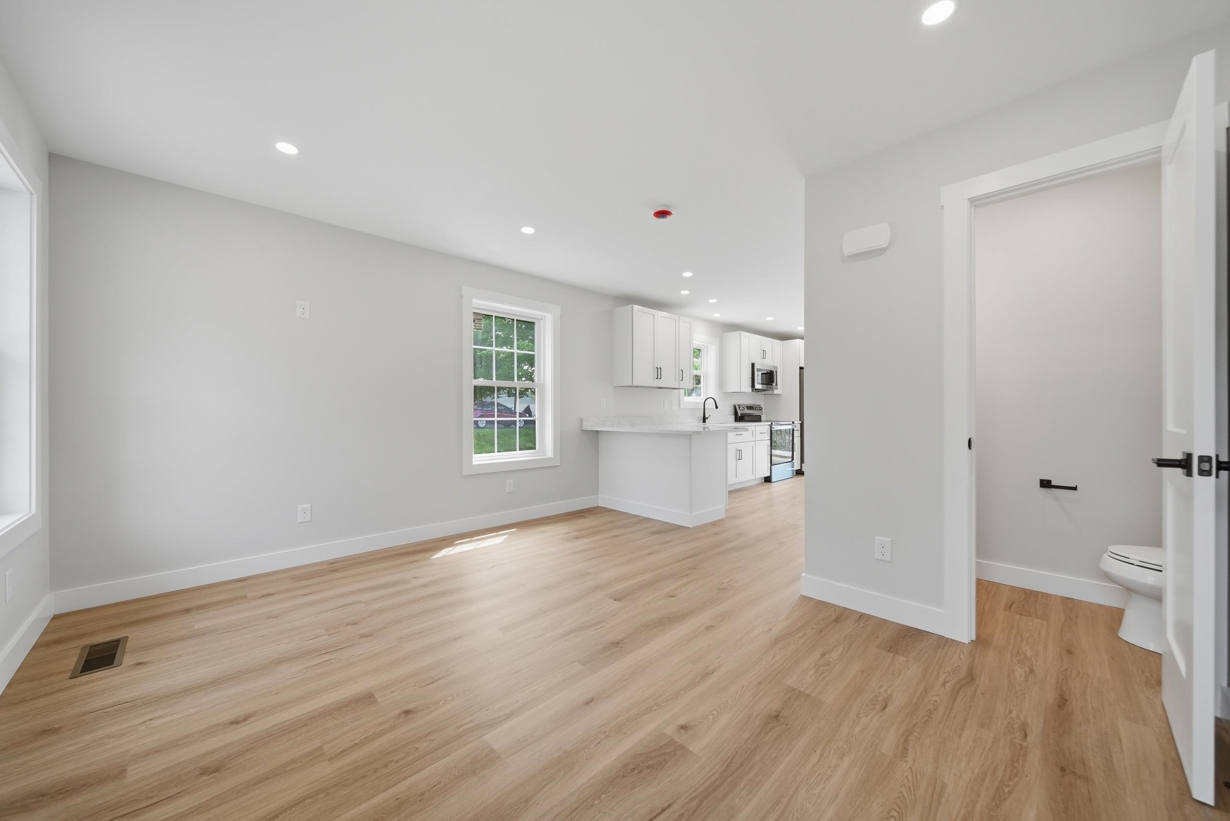  24 Munroe Street, Units 1&2, Franklin, NH, 03235 - 物件實景