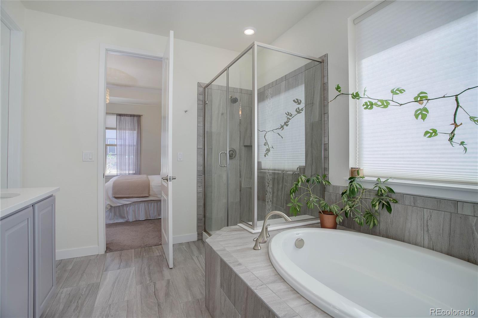 Littleton, Colorado, 80125, United States, 4 Bedrooms Bedrooms, ,3 BathroomsBathrooms,Residential,For Sale,1735899