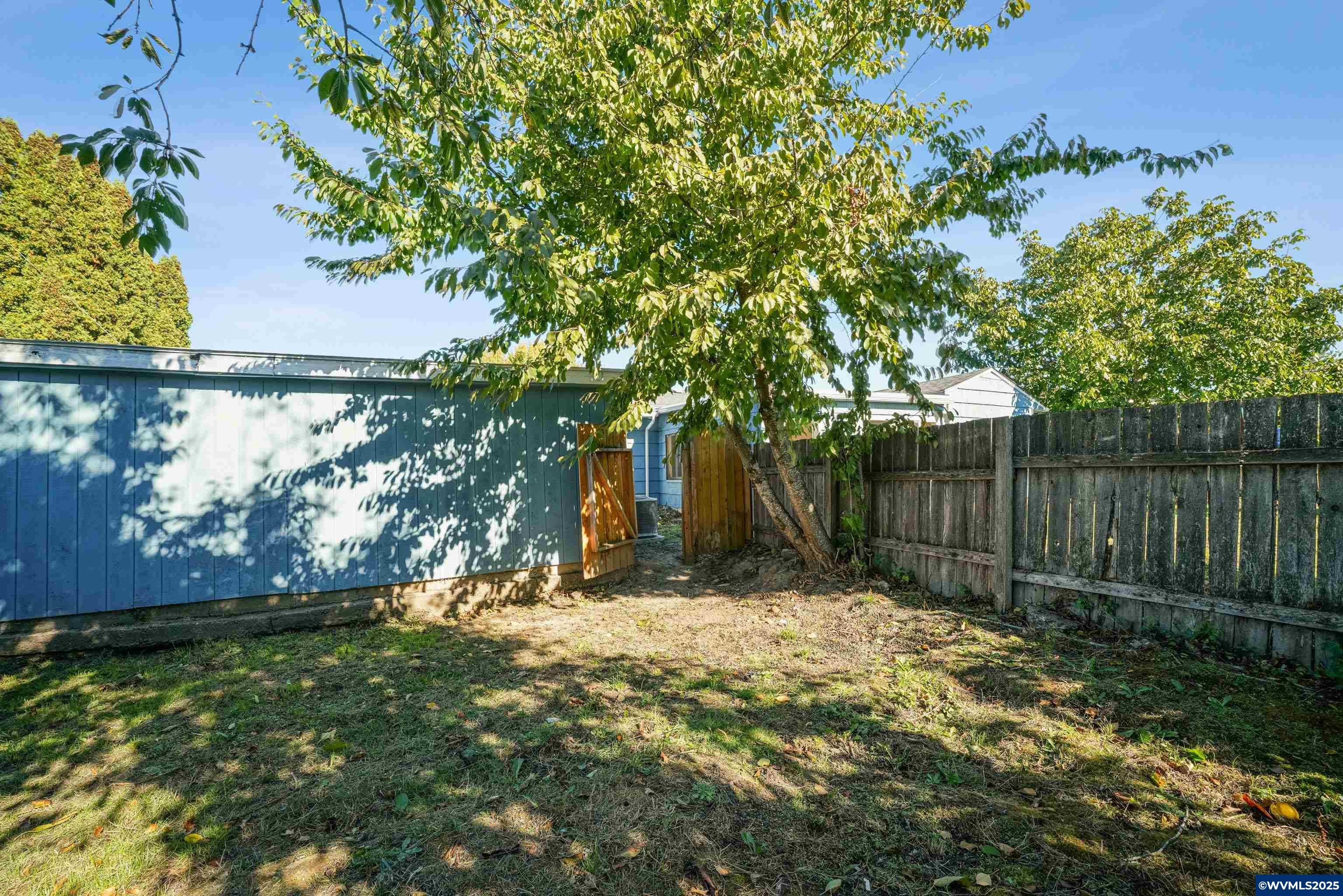 Salem, Oregon, 97301, United States, 5 Bedrooms Bedrooms, ,3 BathroomsBathrooms,Residential,For Sale,1965364