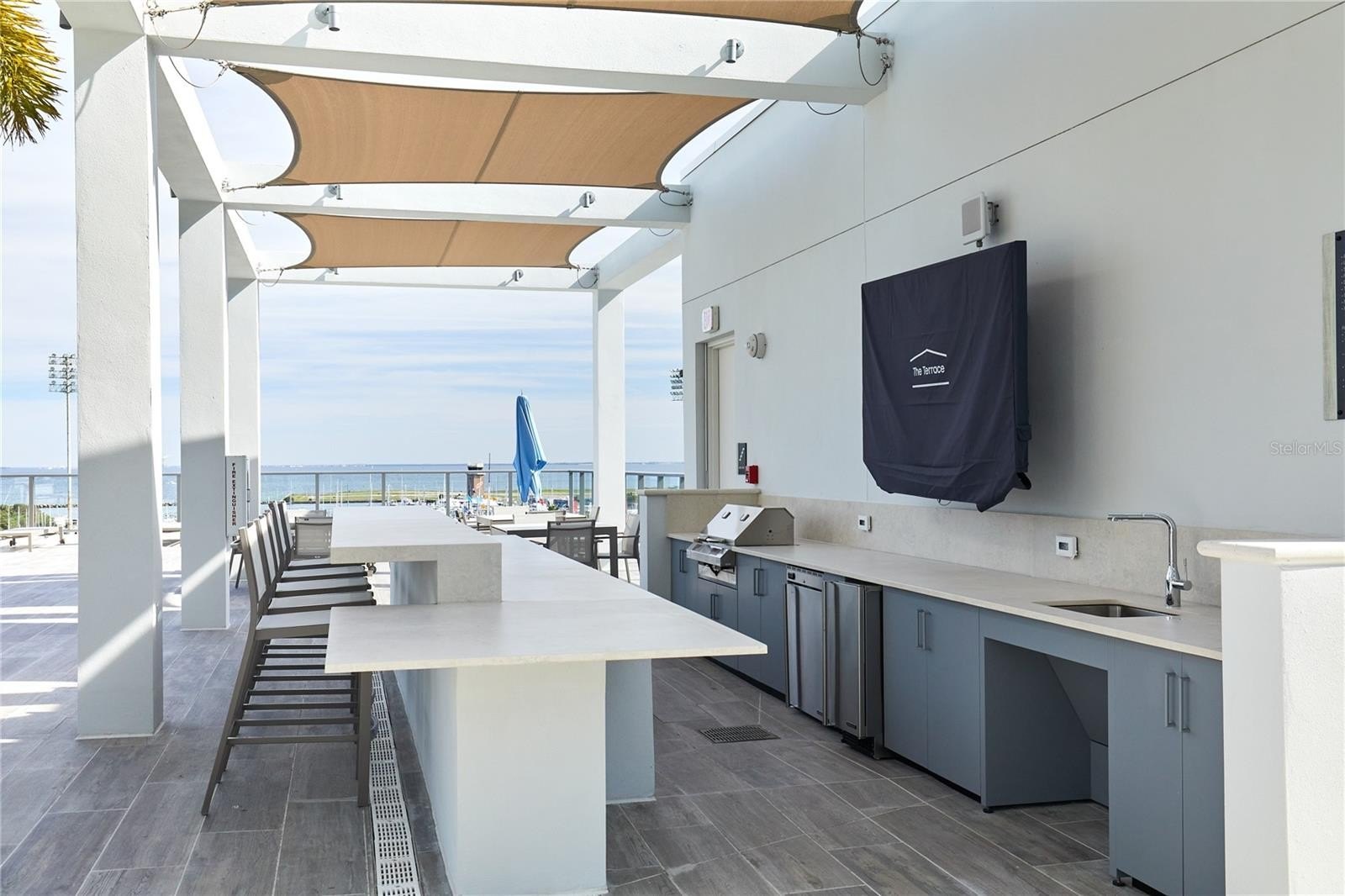 ST PETERSBURG, Florida, 33701, United States, 2 Bedrooms Bedrooms, ,3 BathroomsBathrooms,Residential,For Sale,1981835