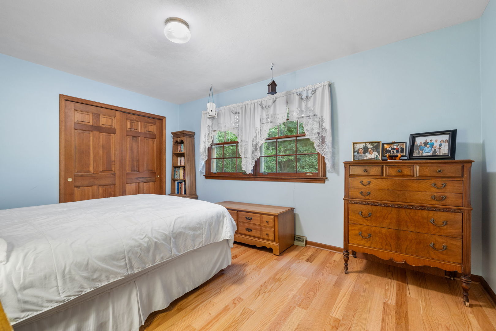 Wheaton, Illinois, 60189, United States, 5 Bedrooms Bedrooms, ,3 BathroomsBathrooms,Residential,For Sale,1941068