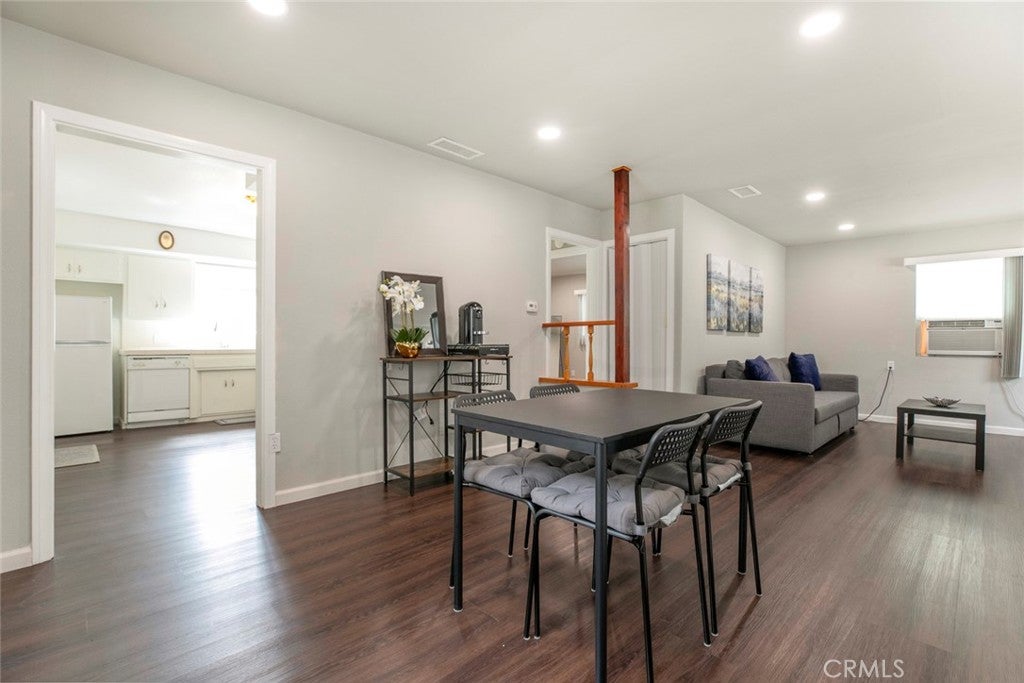 Sylmar, California, 91342, United States, 2 Bedrooms Bedrooms, ,1 BathroomBathrooms,Residential,For Sale,1960749