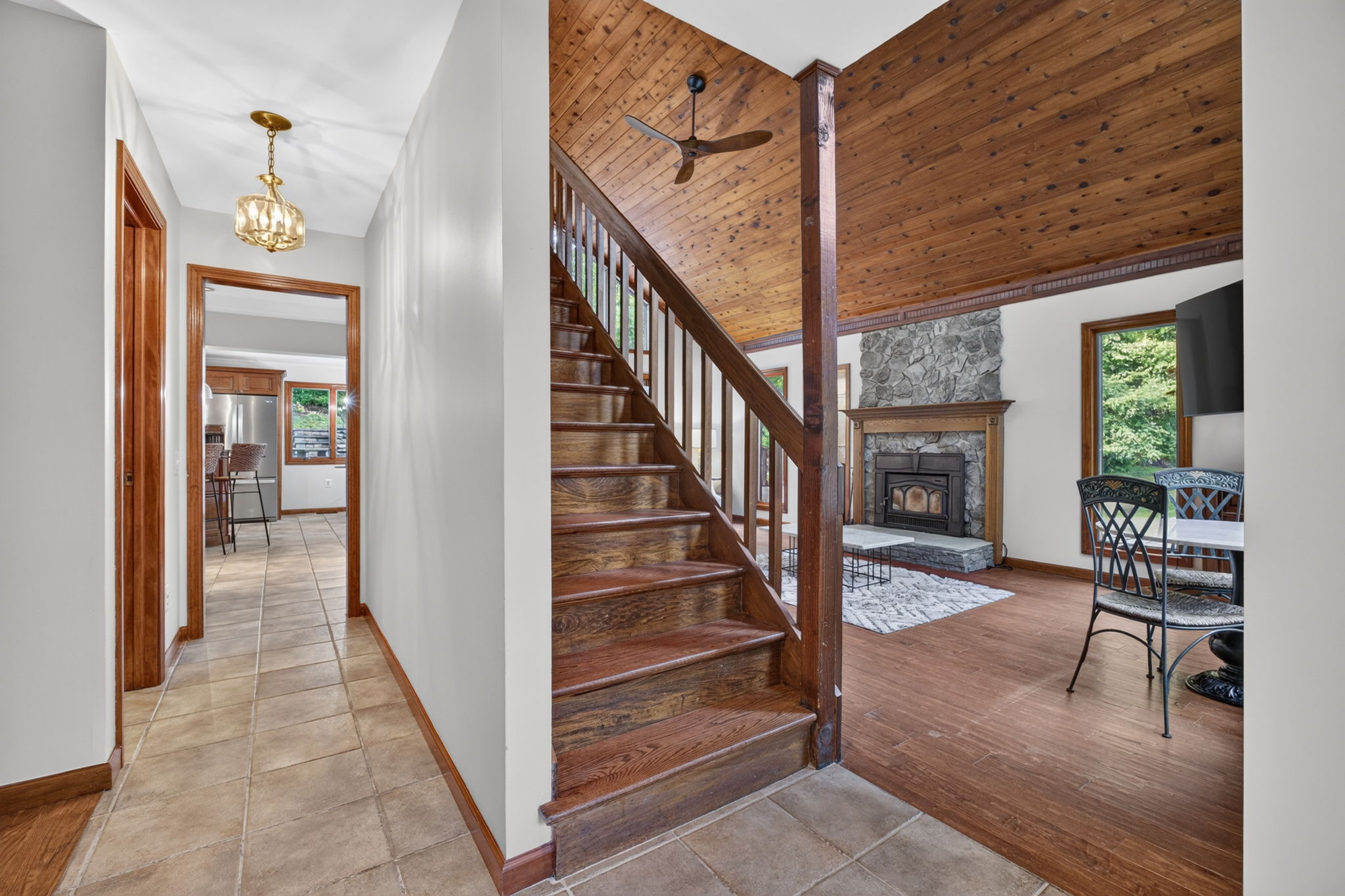  Modern Living and Effortless Entertaining Tucked Away on 1.5 Acres - 物件實景