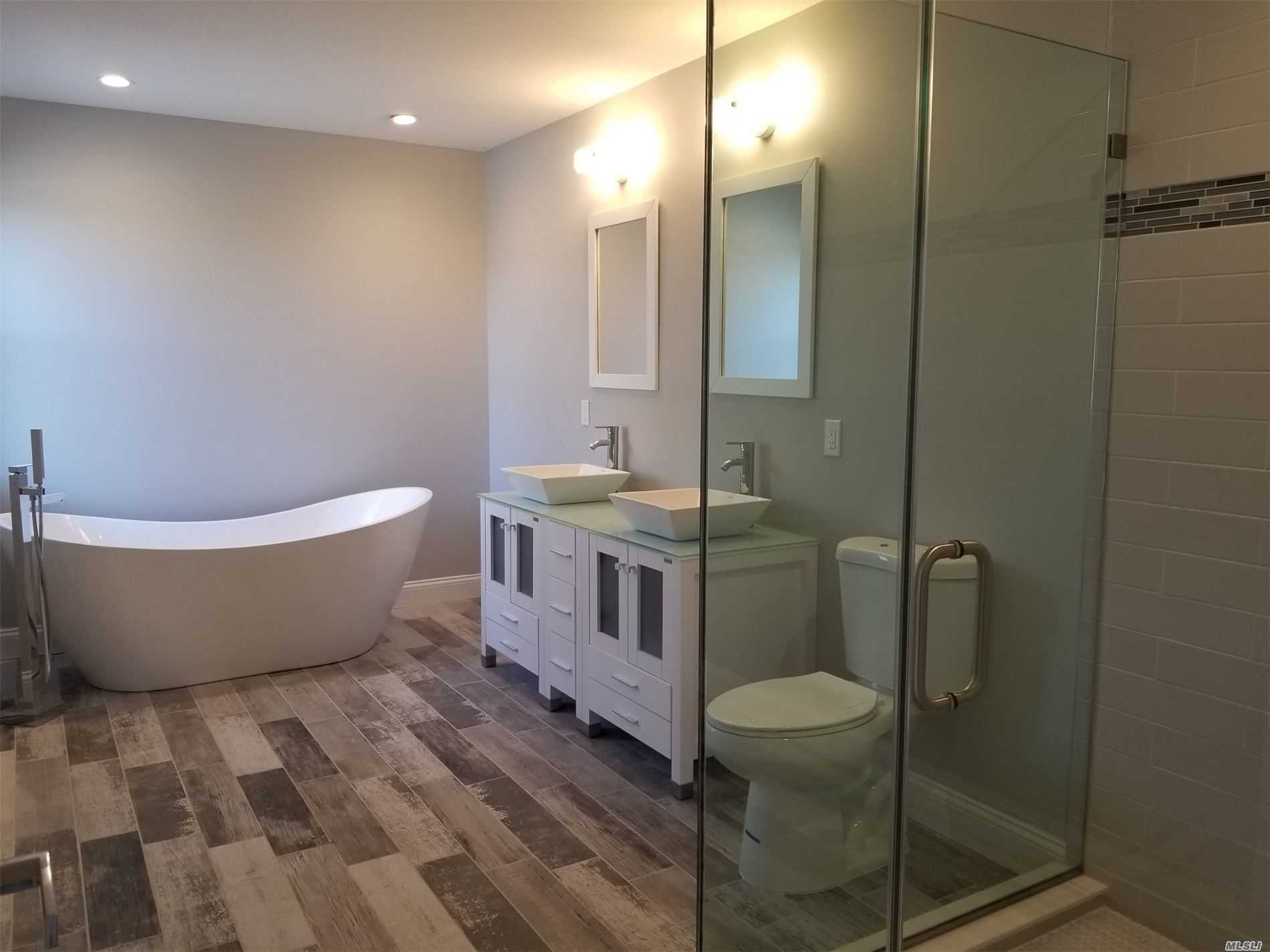 Ronkonkoma, New York, 11779, United States, 4 Bedrooms Bedrooms, ,3 BathroomsBathrooms,Residential,For Sale,1862278