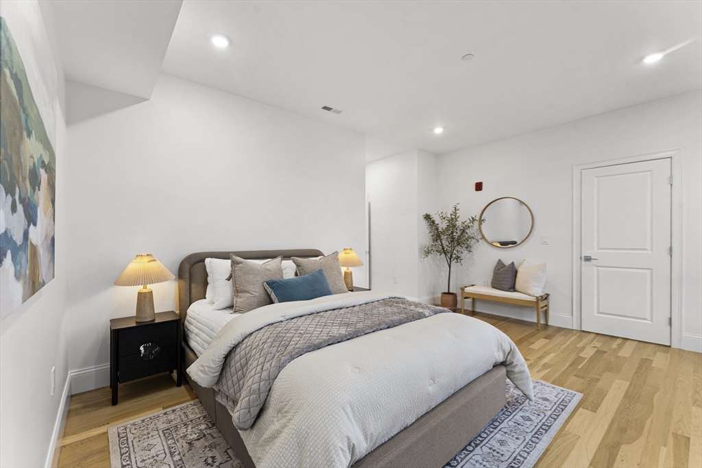 Marlborough, Massachusetts, 01752, United States, 2 Bedrooms Bedrooms, ,3 BathroomsBathrooms,Residential,For Sale,1997186