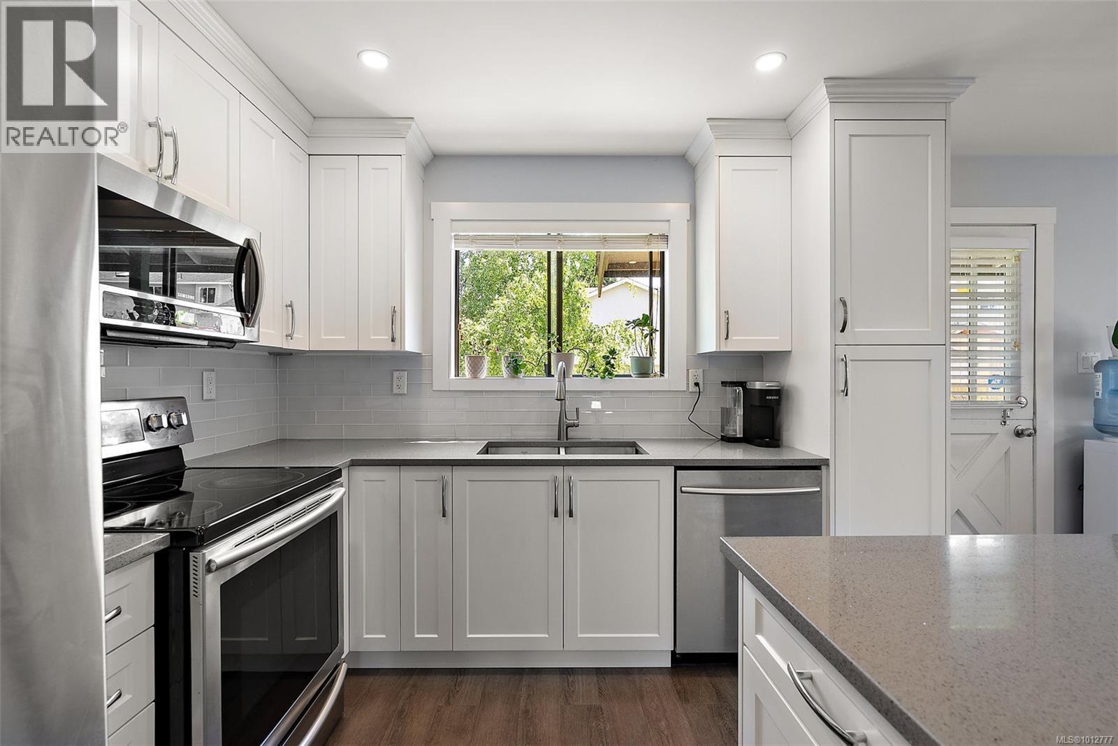 VIEW ROYAL, British Columbia, V9B 6N7, CA, 5 Bedrooms Bedrooms, ,3 BathroomsBathrooms,Residential,For Sale,1951757