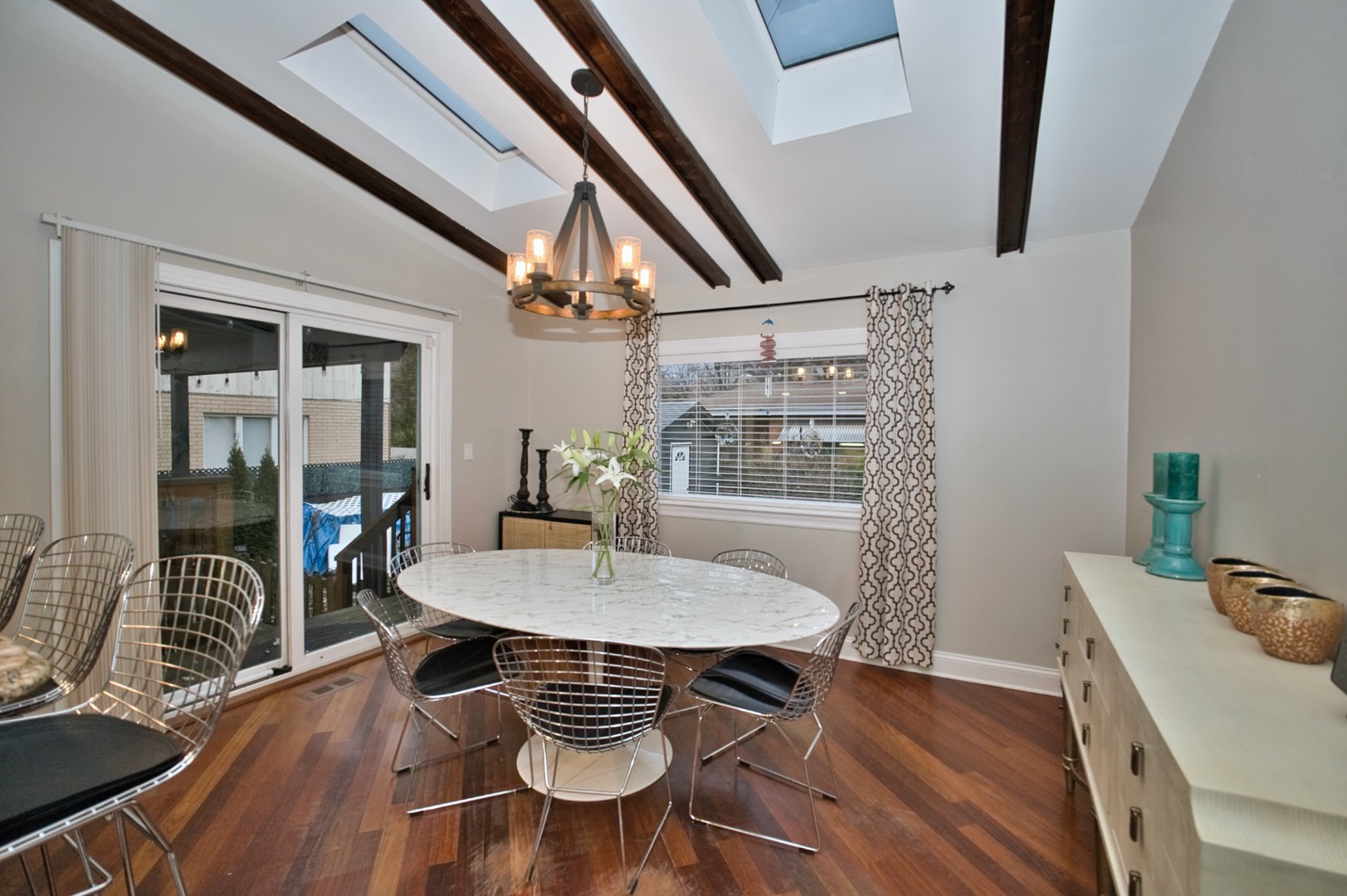 Skokie, Illinois, 60077, United States, 3 Bedrooms Bedrooms, ,4 BathroomsBathrooms,Residential,For Sale,2008583