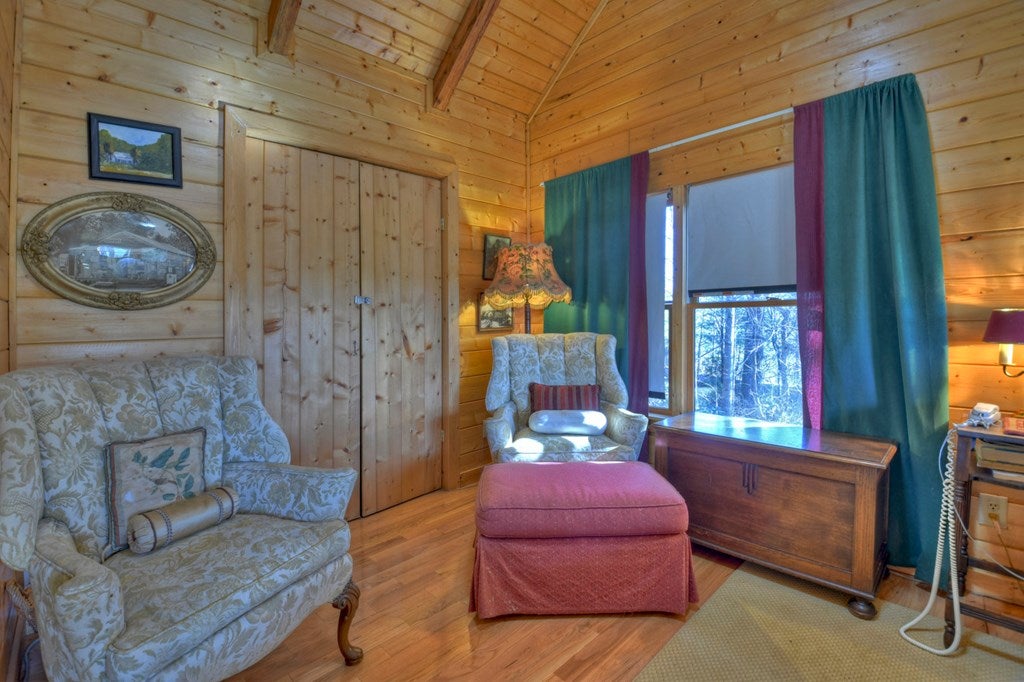 Blue Ridge, Georgia, 30513, United States, 5 Bedrooms Bedrooms, ,3 BathroomsBathrooms,Residential,For Sale,1858988