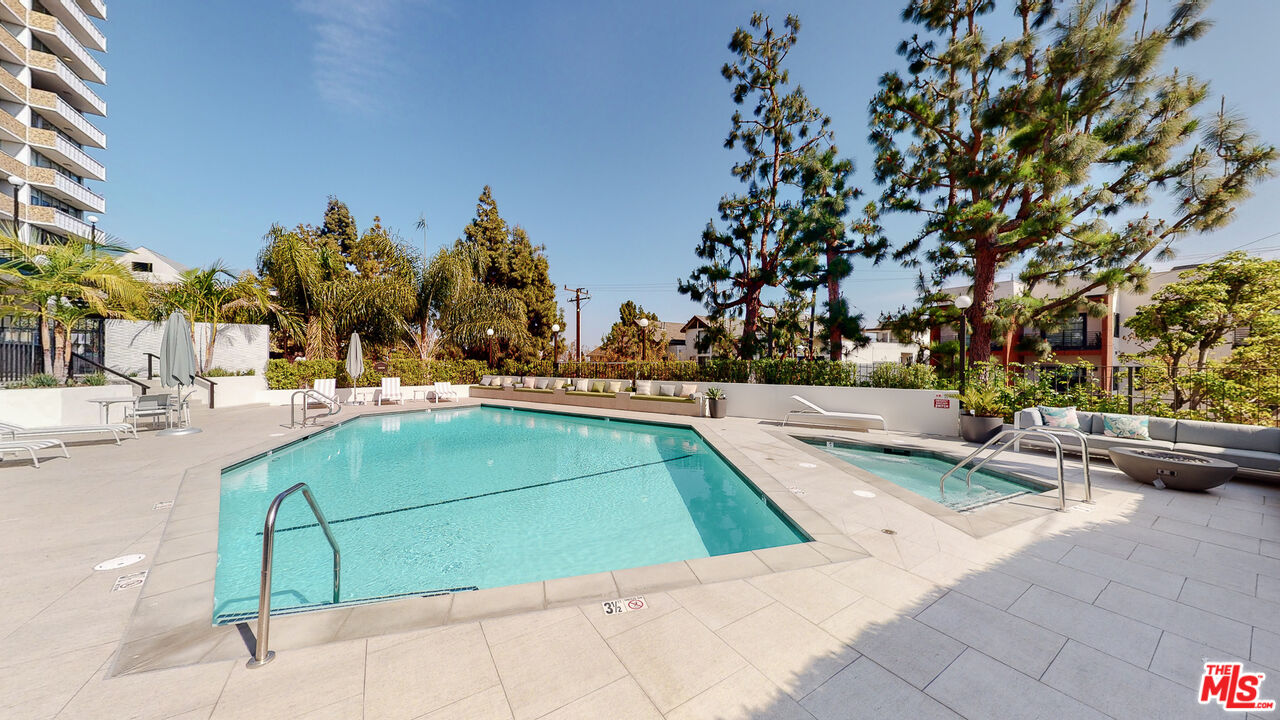 West Hollywood, California, 90069, United States, 1 Bedroom Bedrooms, ,1 BathroomBathrooms,Residential,For Sale,1891837