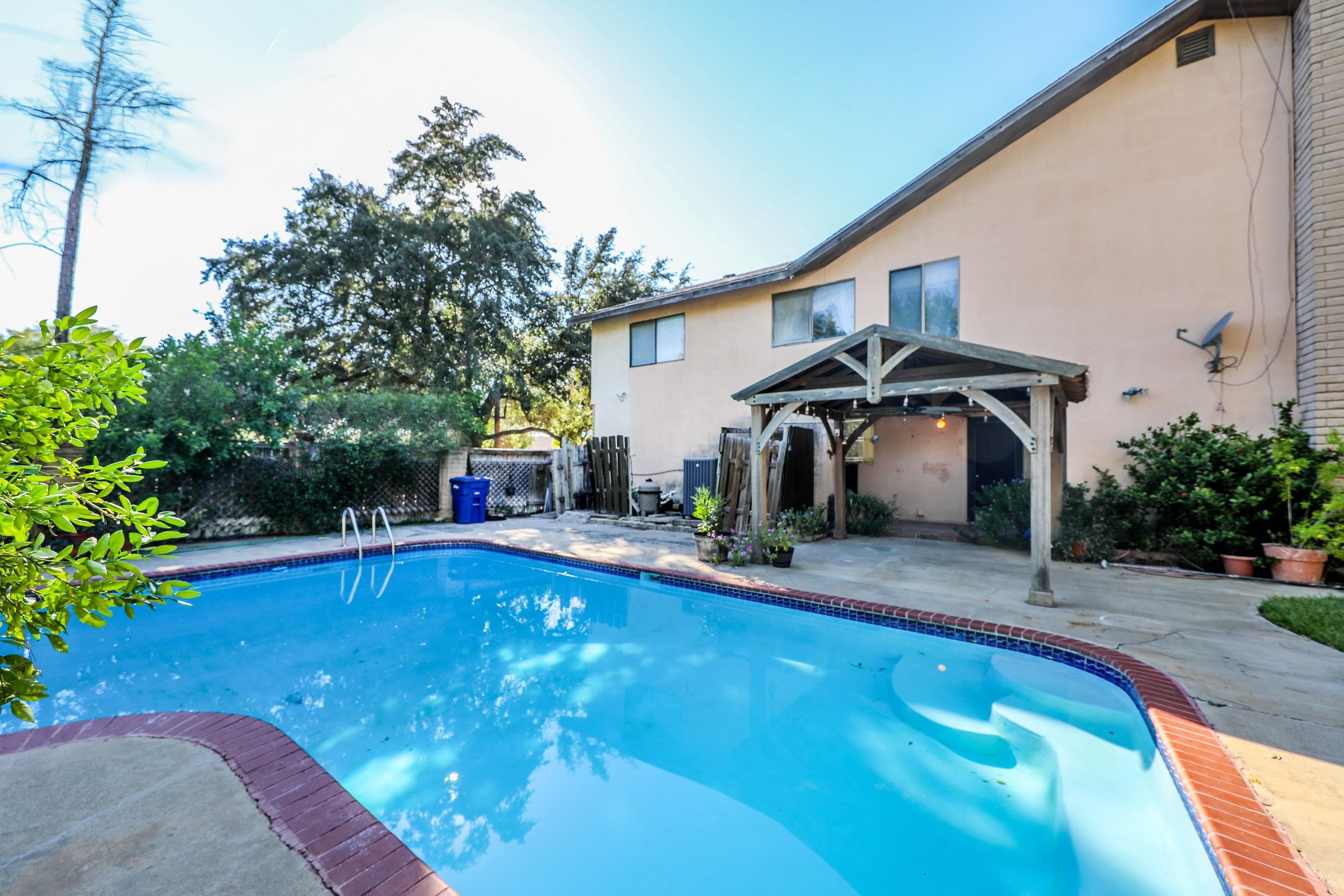 LAREDO, Texas, 78041, United States, 5 Bedrooms Bedrooms, ,3 BathroomsBathrooms,Residential,For Sale,1967607