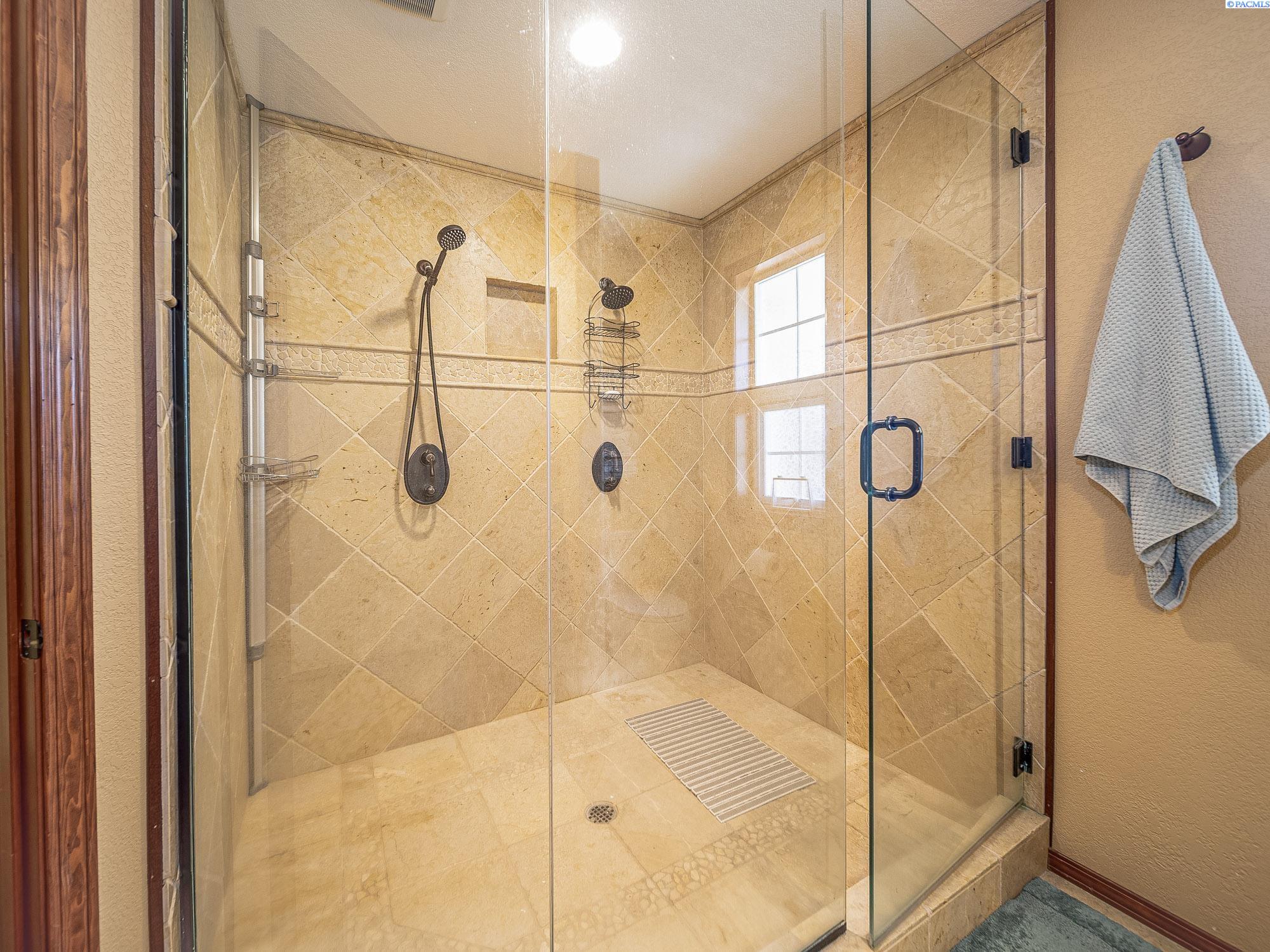 Yakima, Washington, 98908-0000, United States, 4 Bedrooms Bedrooms, ,2 BathroomsBathrooms,Residential,For Sale,1827891