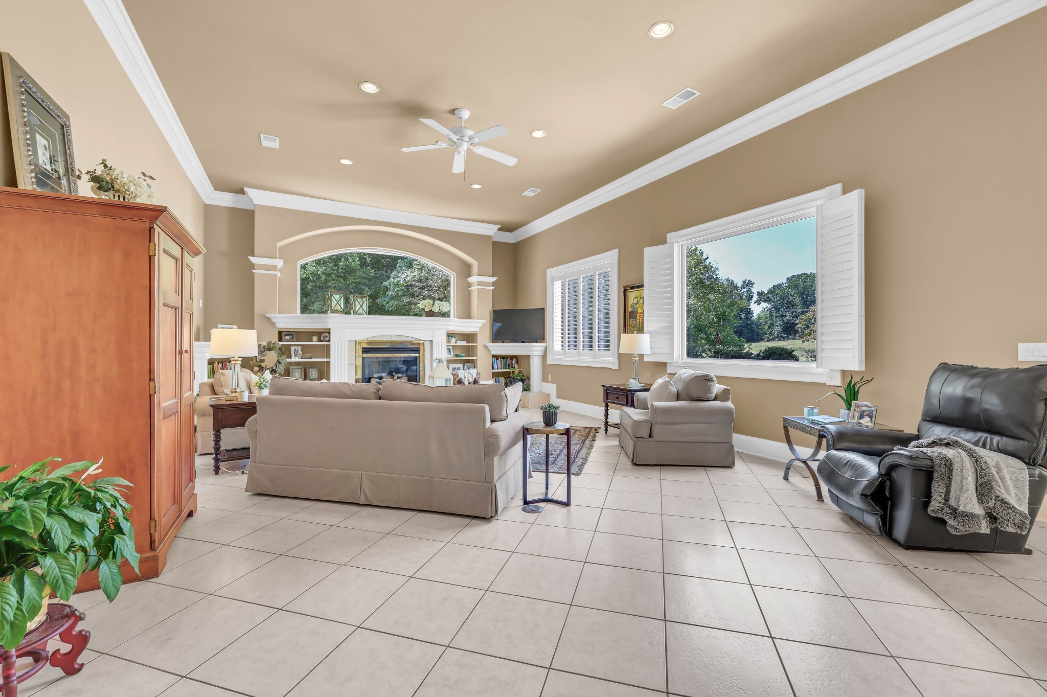 Clarksville, Tennessee, 37043, United States, 4 Bedrooms Bedrooms, ,4 BathroomsBathrooms,Residential,For Sale,1980790