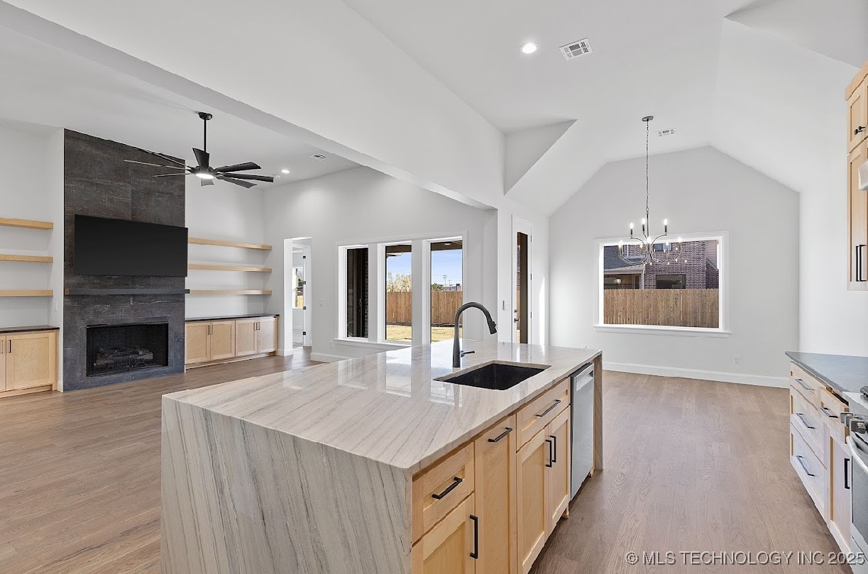 Glenpool, Oklahoma, 74033, United States, 4 Bedrooms Bedrooms, ,4 BathroomsBathrooms,Residential,For Sale,1995692