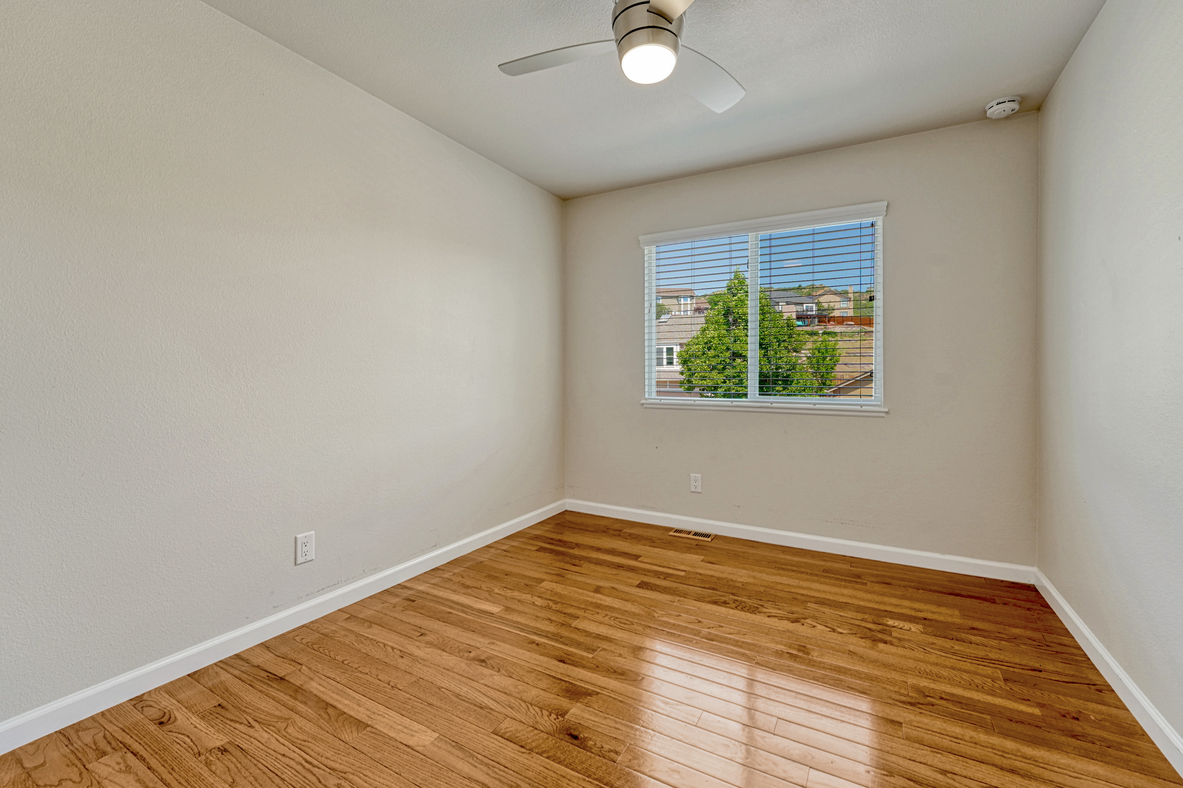  Hardwood Flooring and Mountain Views in 80919 - 物件實景