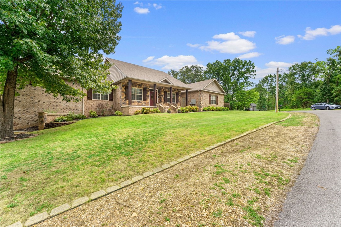 Bella Vista, Arkansas, 72715, United States, 3 Bedrooms Bedrooms, ,4 BathroomsBathrooms,Residential,For Sale,1942252